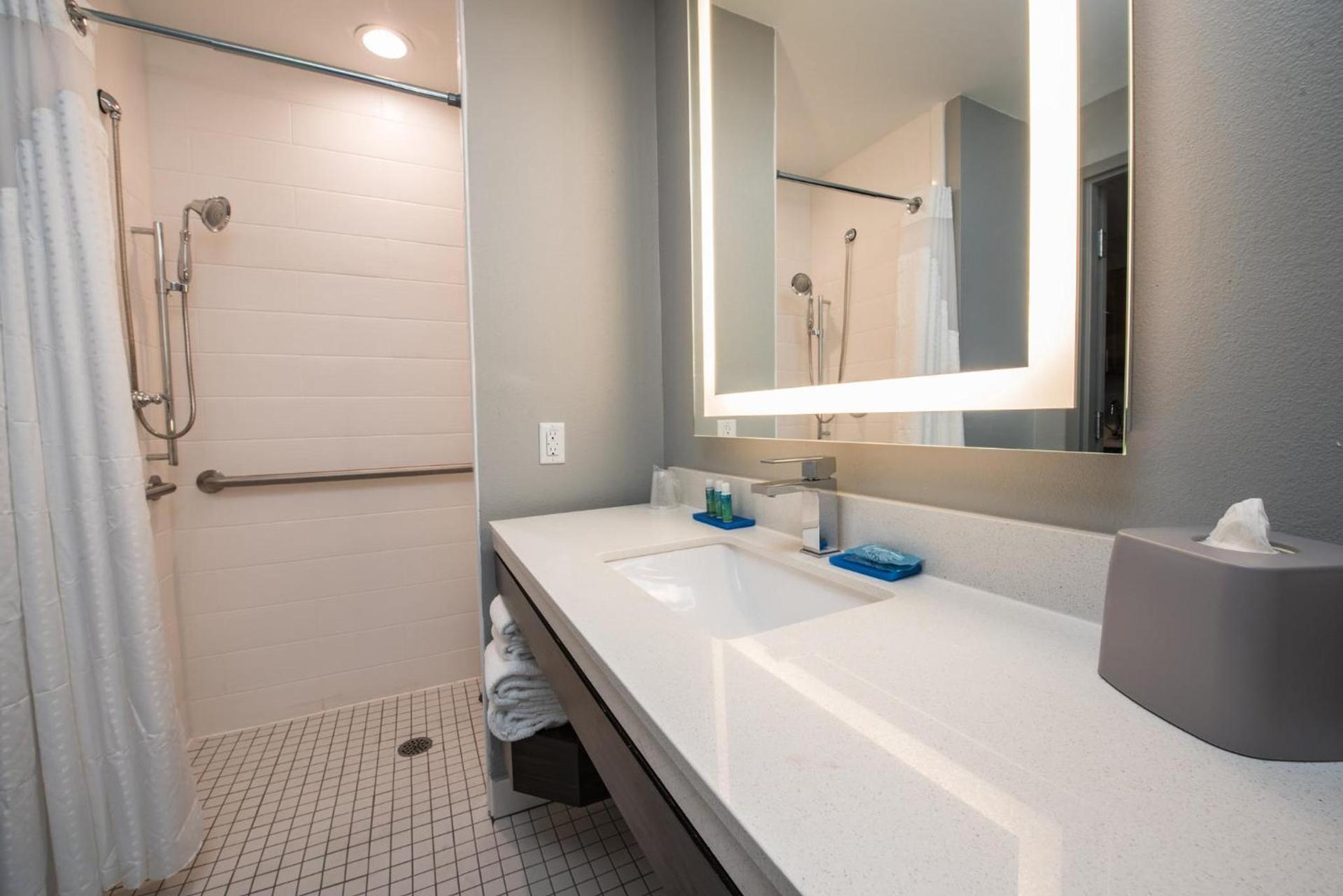 Holiday Inn Express & Suites Houston - Hobby Airport Area by IHG photo 16