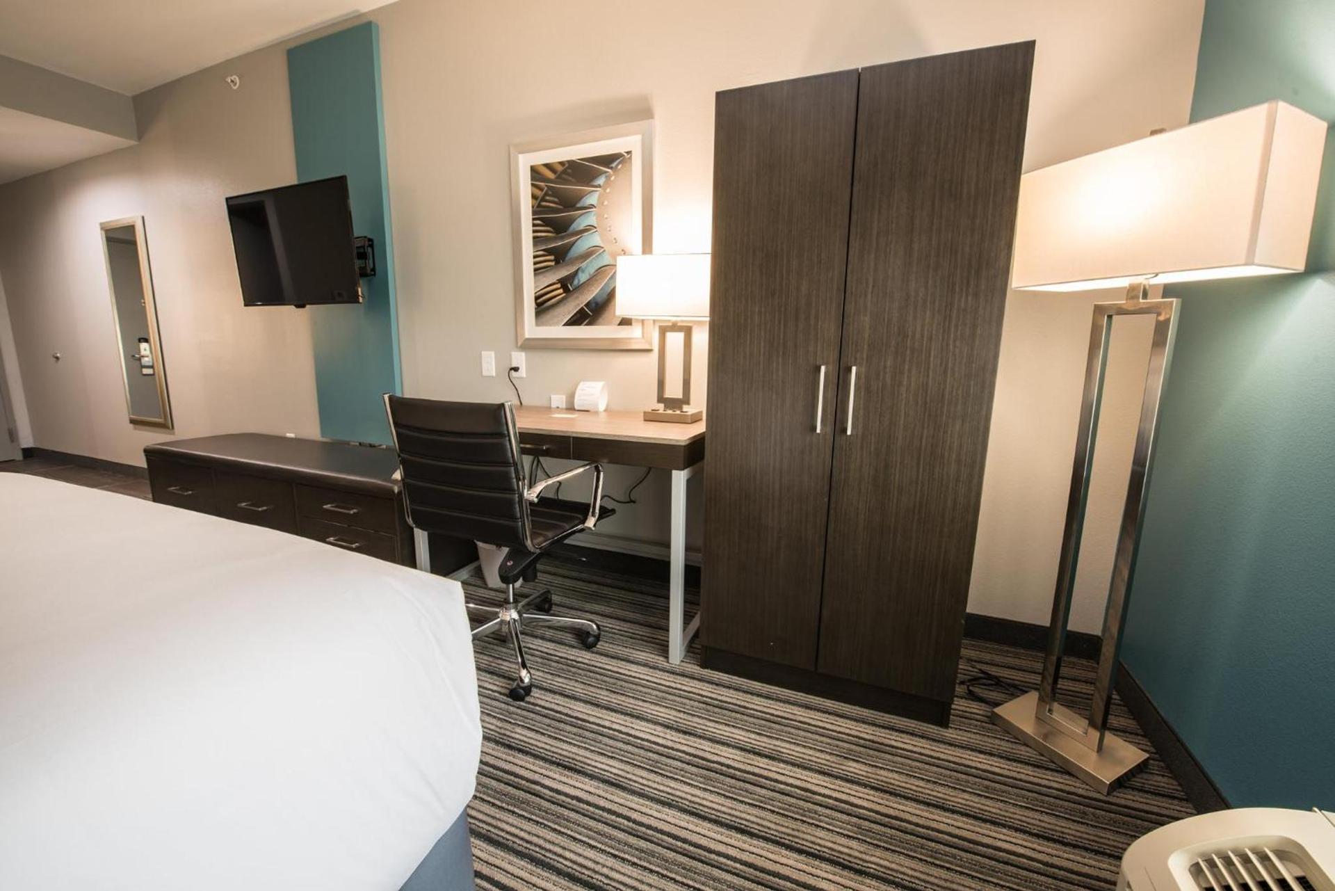 Holiday Inn Express & Suites Houston - Hobby Airport Area by IHG photo 83