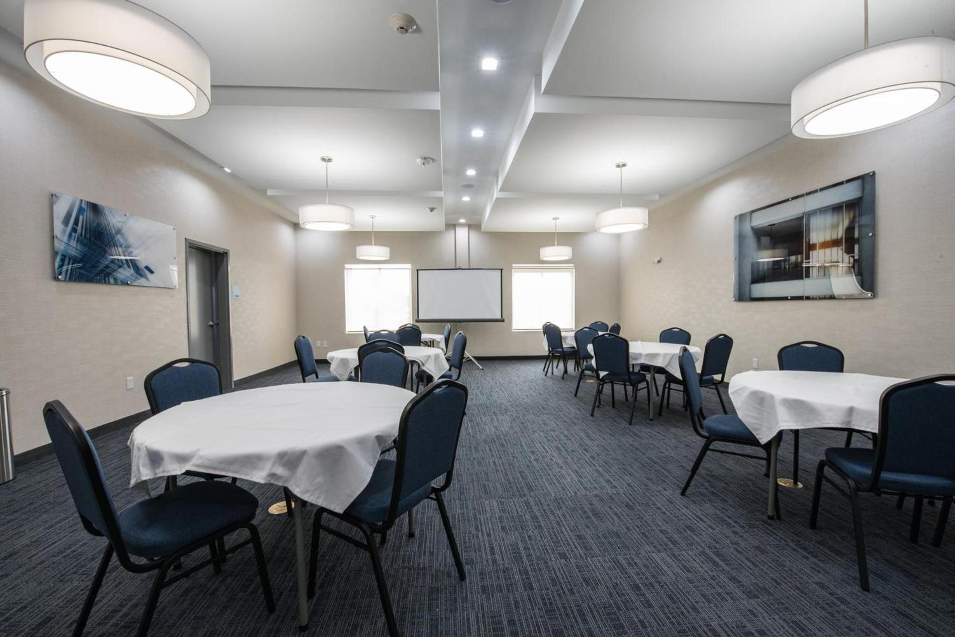 Holiday Inn Express & Suites Houston - Hobby Airport Area by IHG photo 87