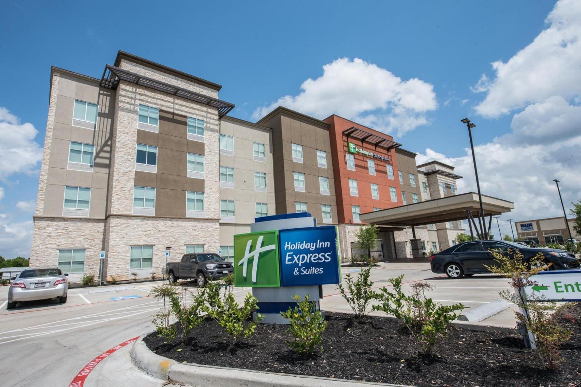 Holiday Inn Express & Suites Houston - Hobby Airport Area by IHG photo 1