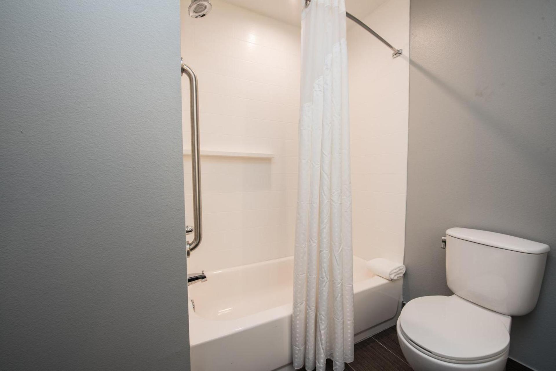 Holiday Inn Express & Suites Houston - Hobby Airport Area by IHG photo 36