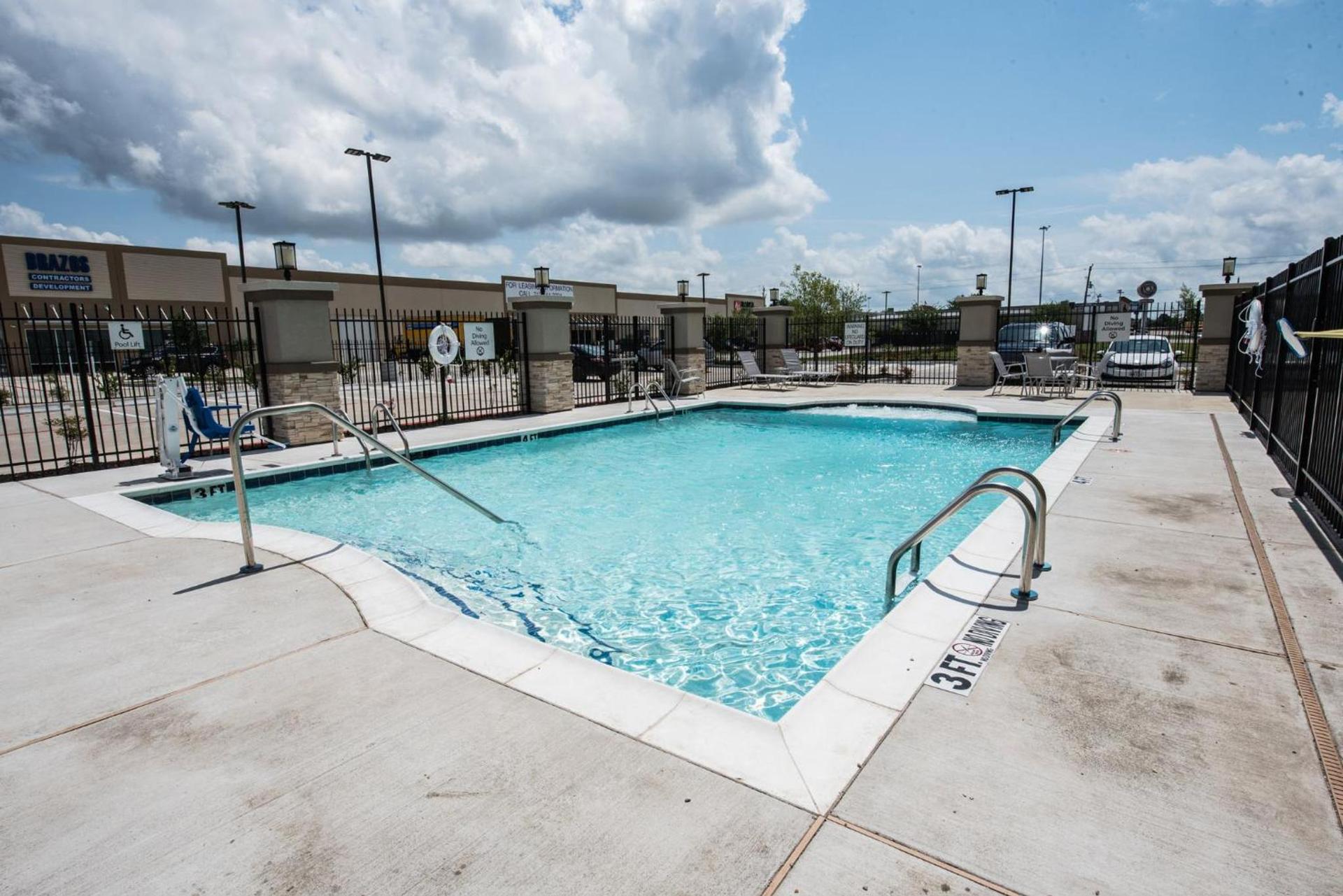 Holiday Inn Express & Suites Houston - Hobby Airport Area by IHG photo 55