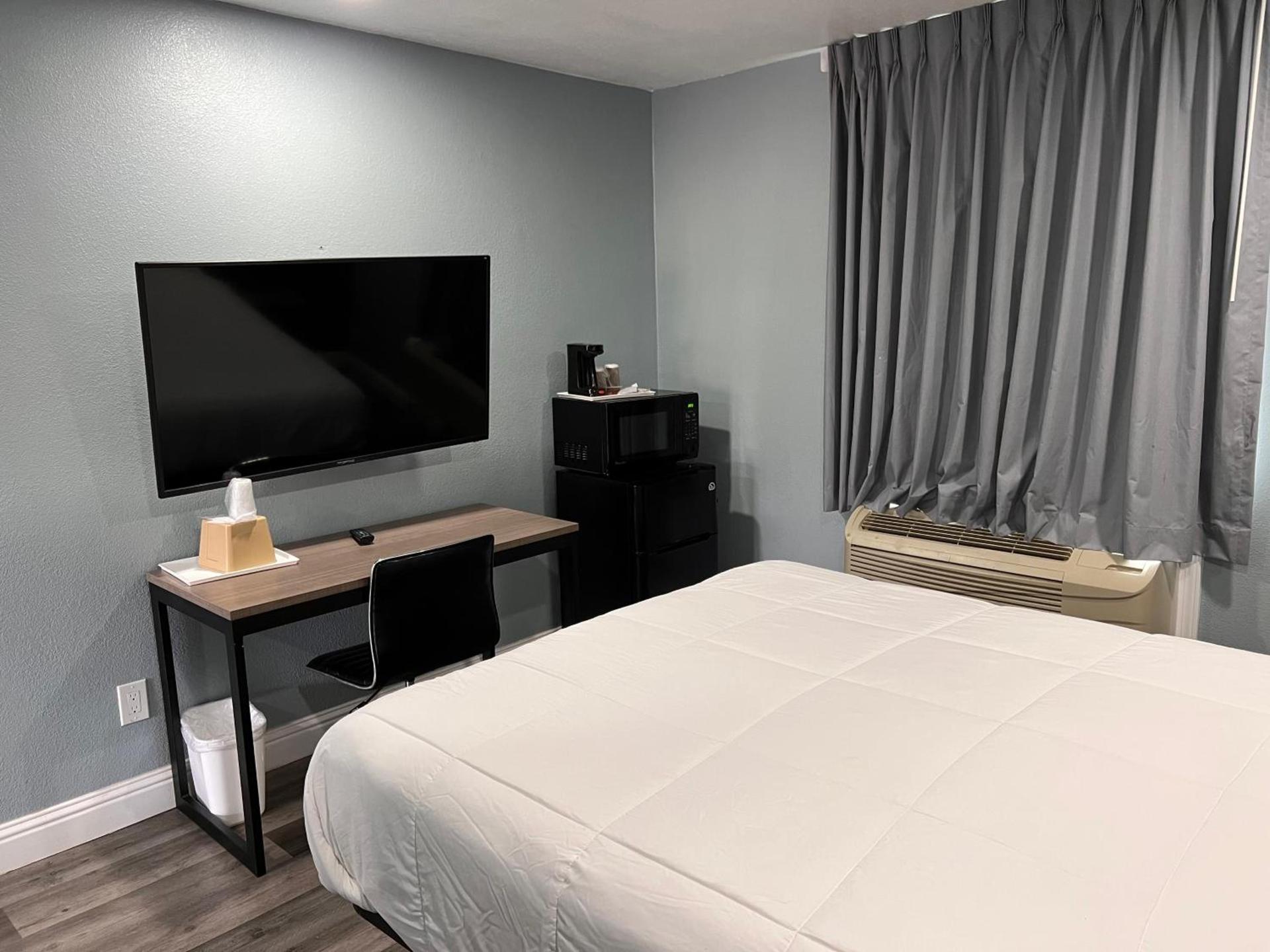 Surf City Inn & Suites photo 28