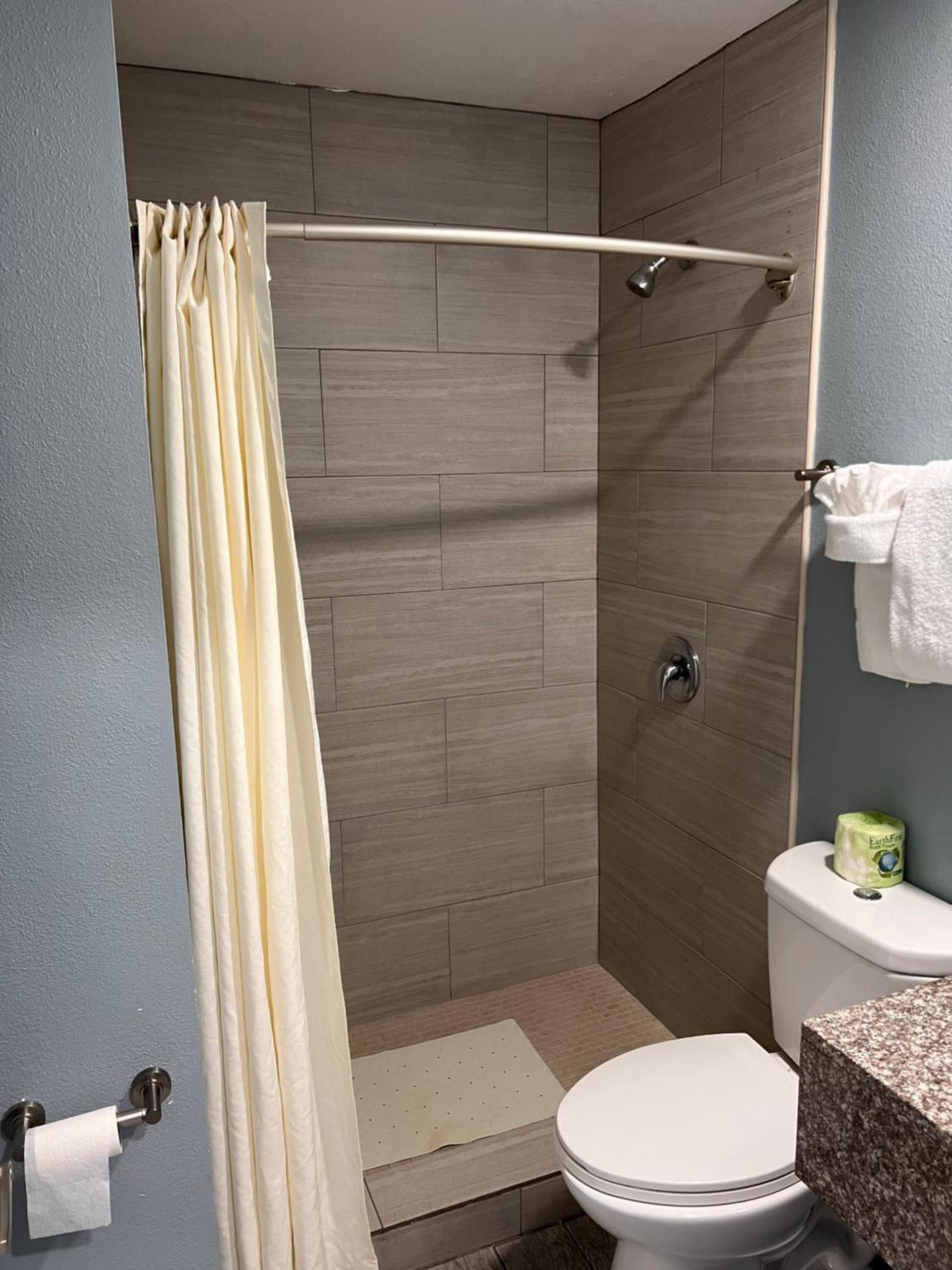 Surf City Inn & Suites photo 40