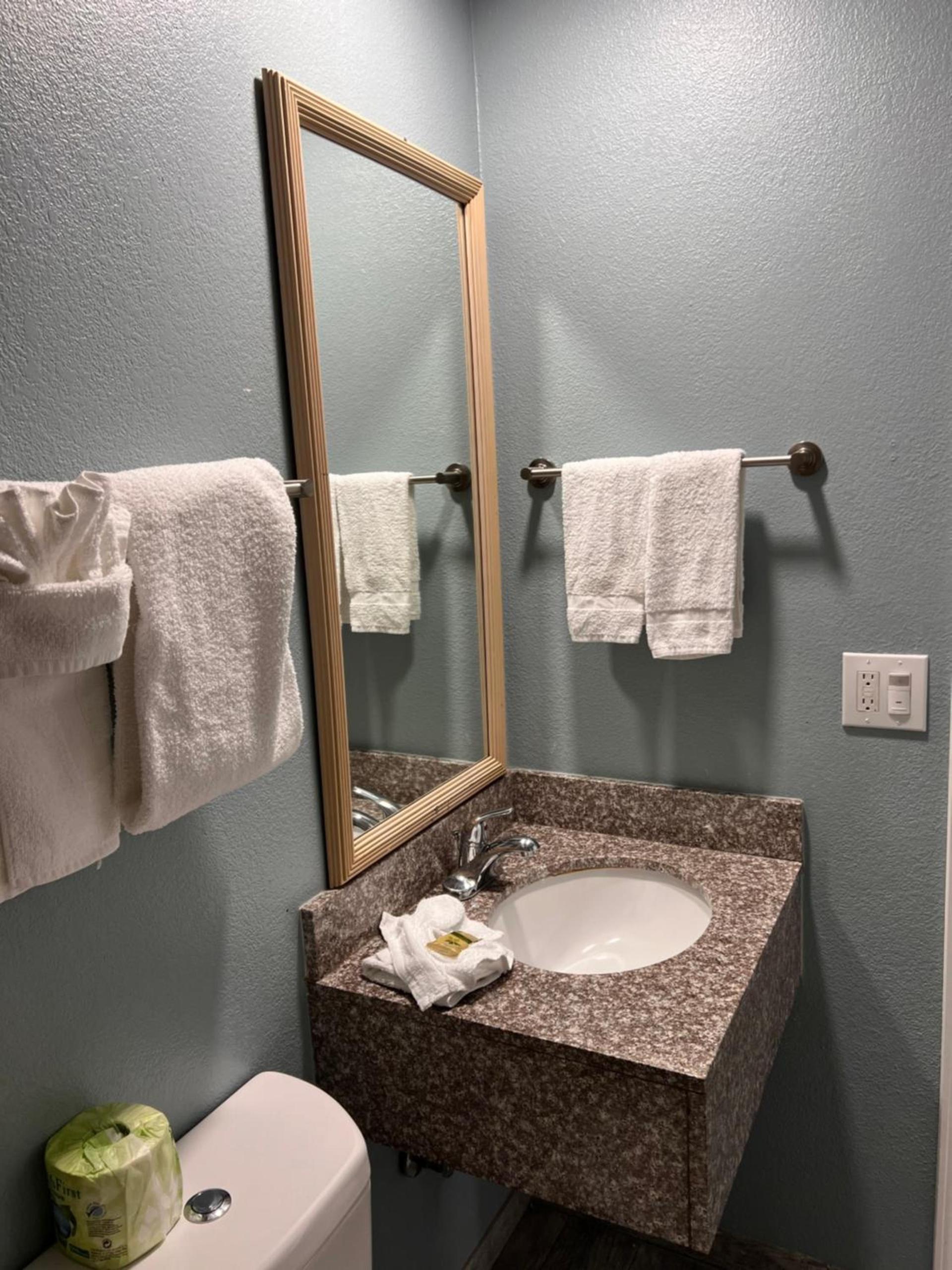Surf City Inn & Suites photo 54