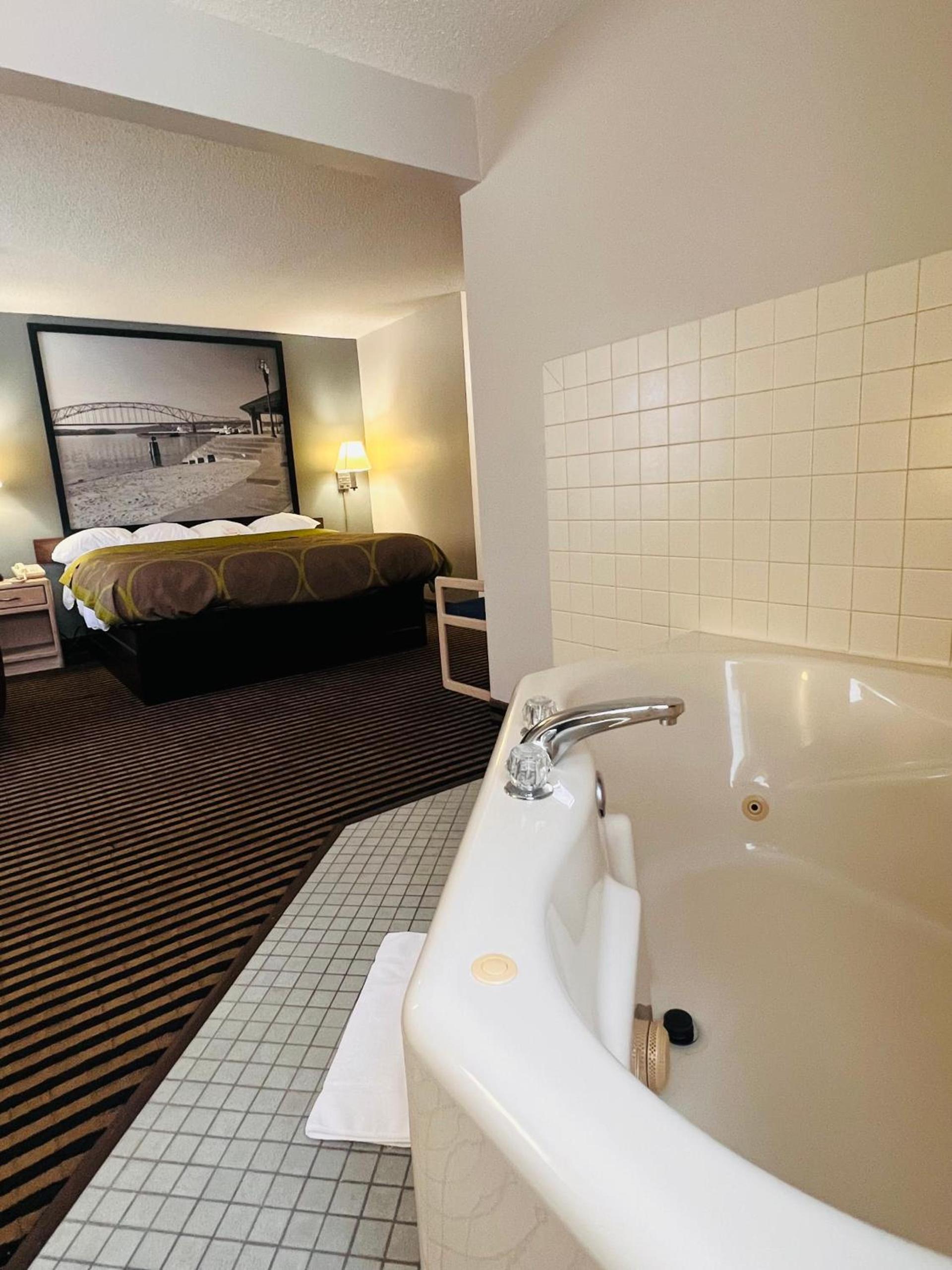 Super 8 by Wyndham Humboldt photo 52