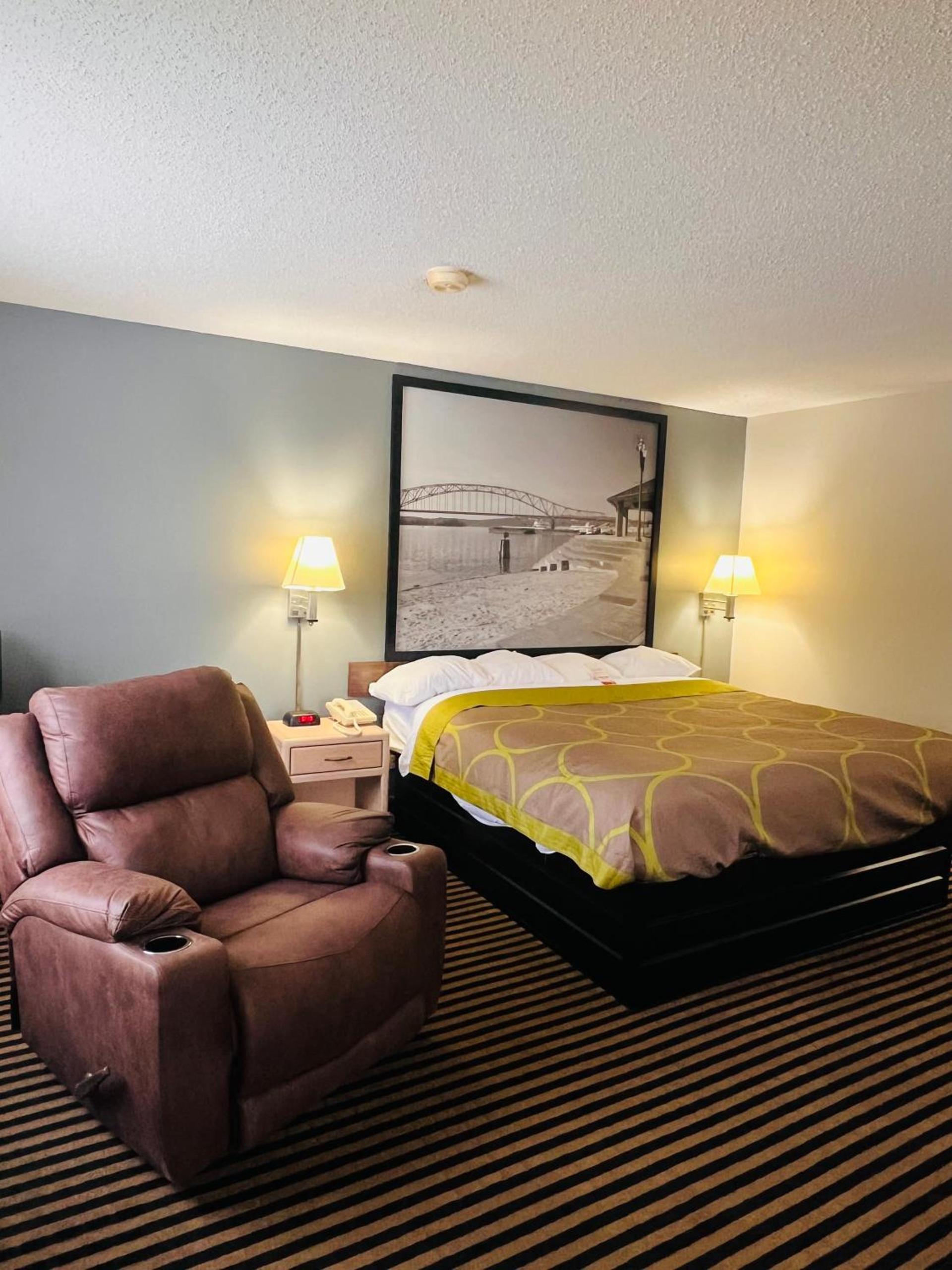 Super 8 by Wyndham Humboldt photo 53