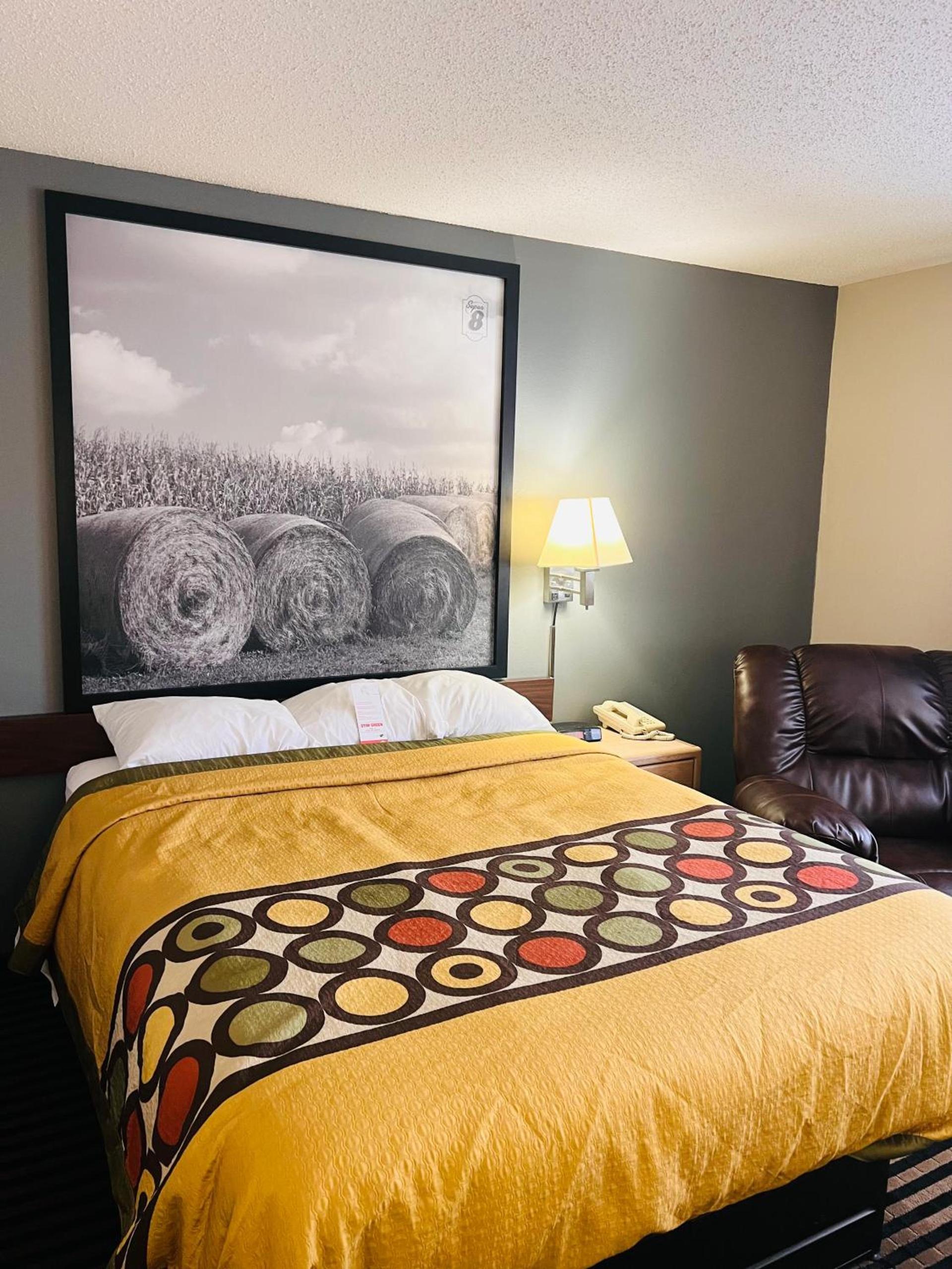Super 8 by Wyndham Humboldt photo 54
