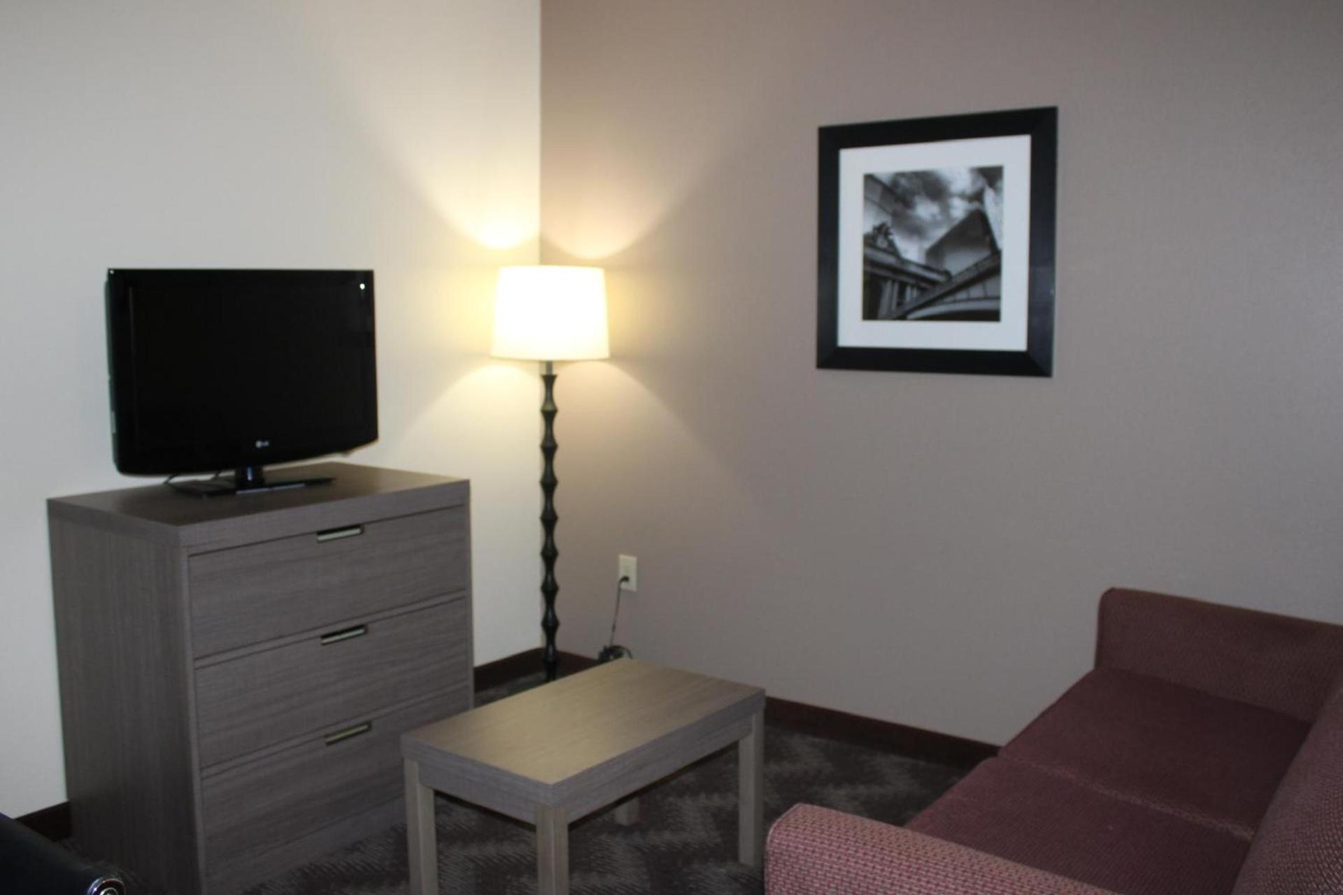 Quality Suites photo 36