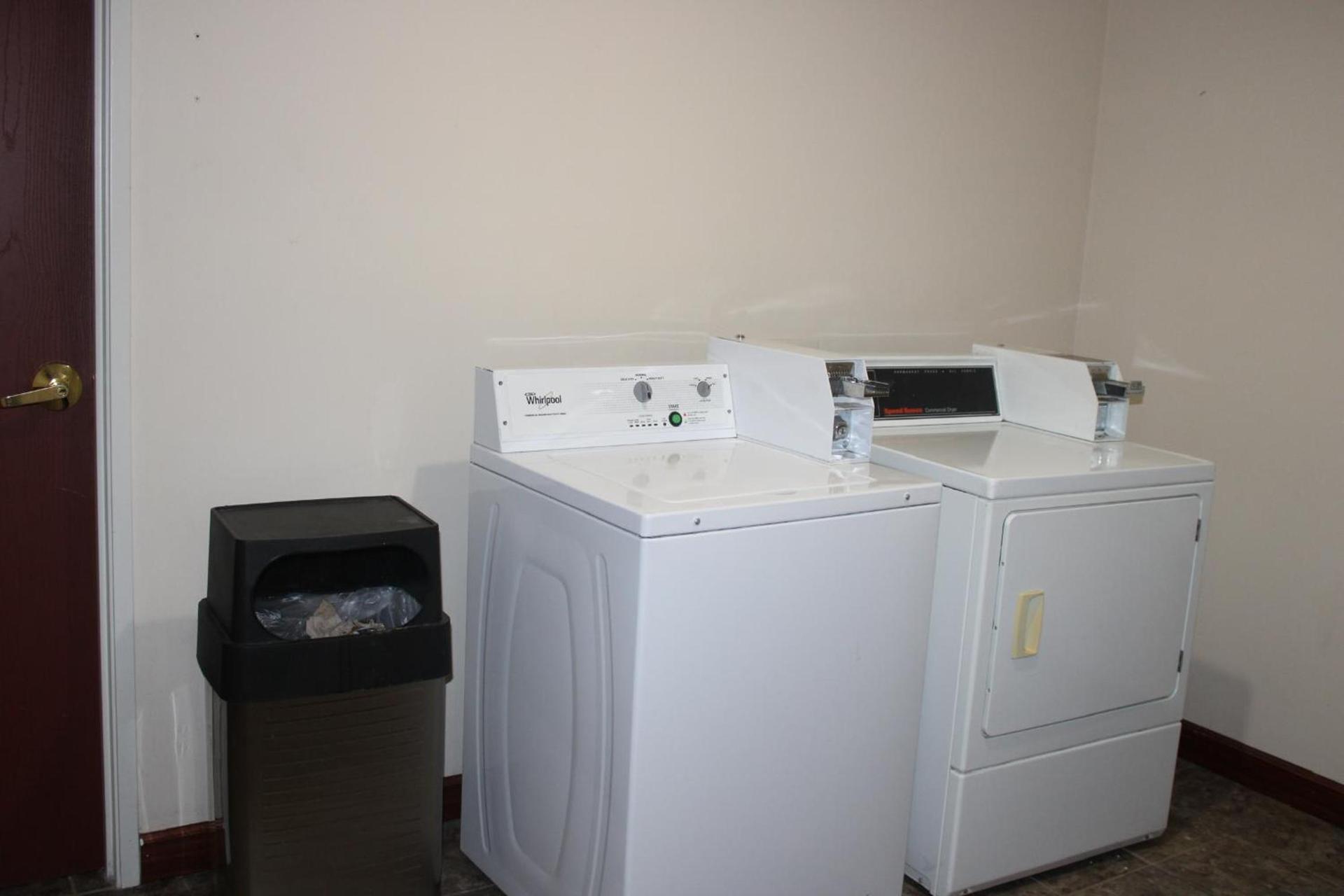 Quality Suites photo 37