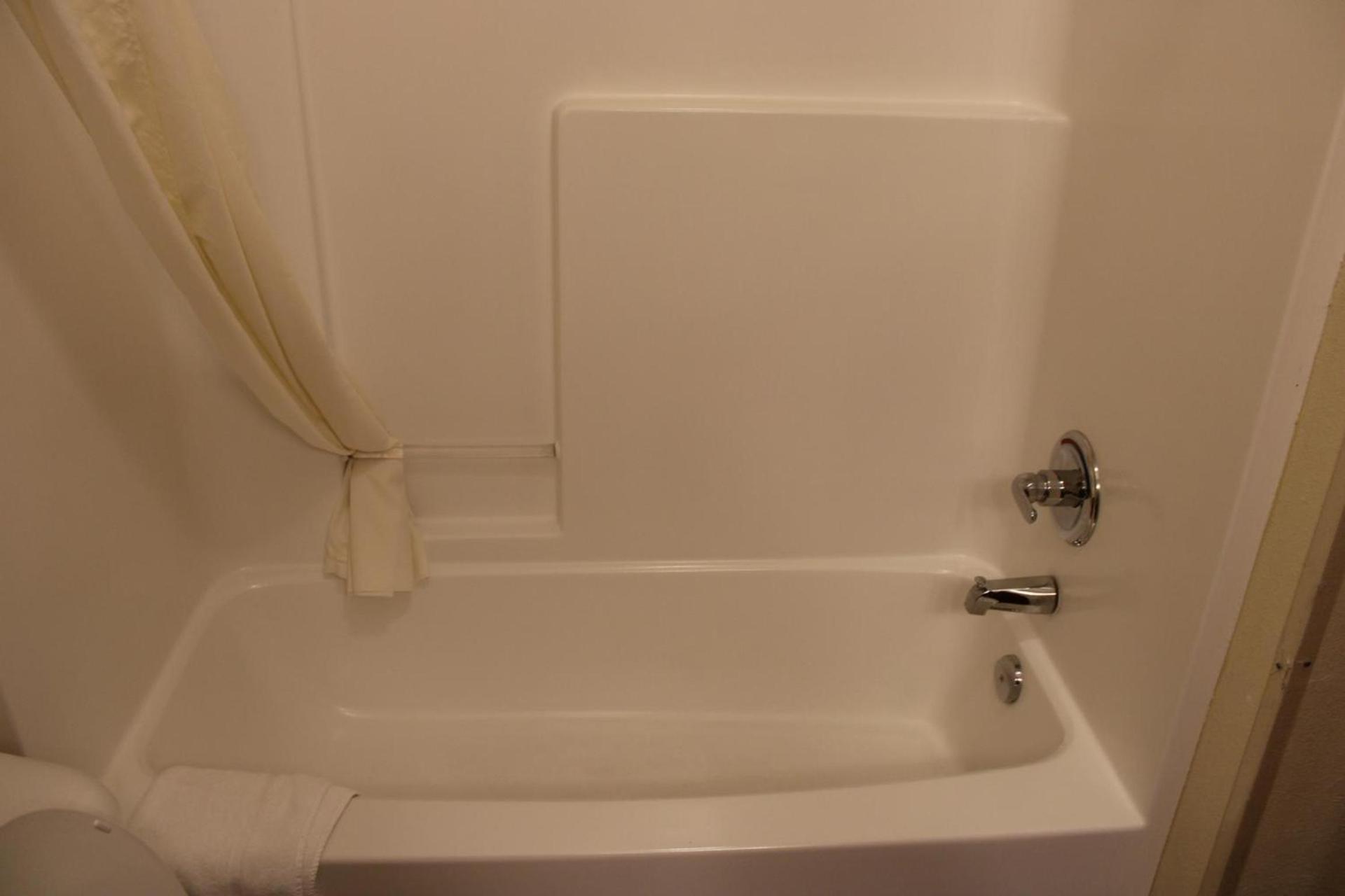 Quality Suites photo 38