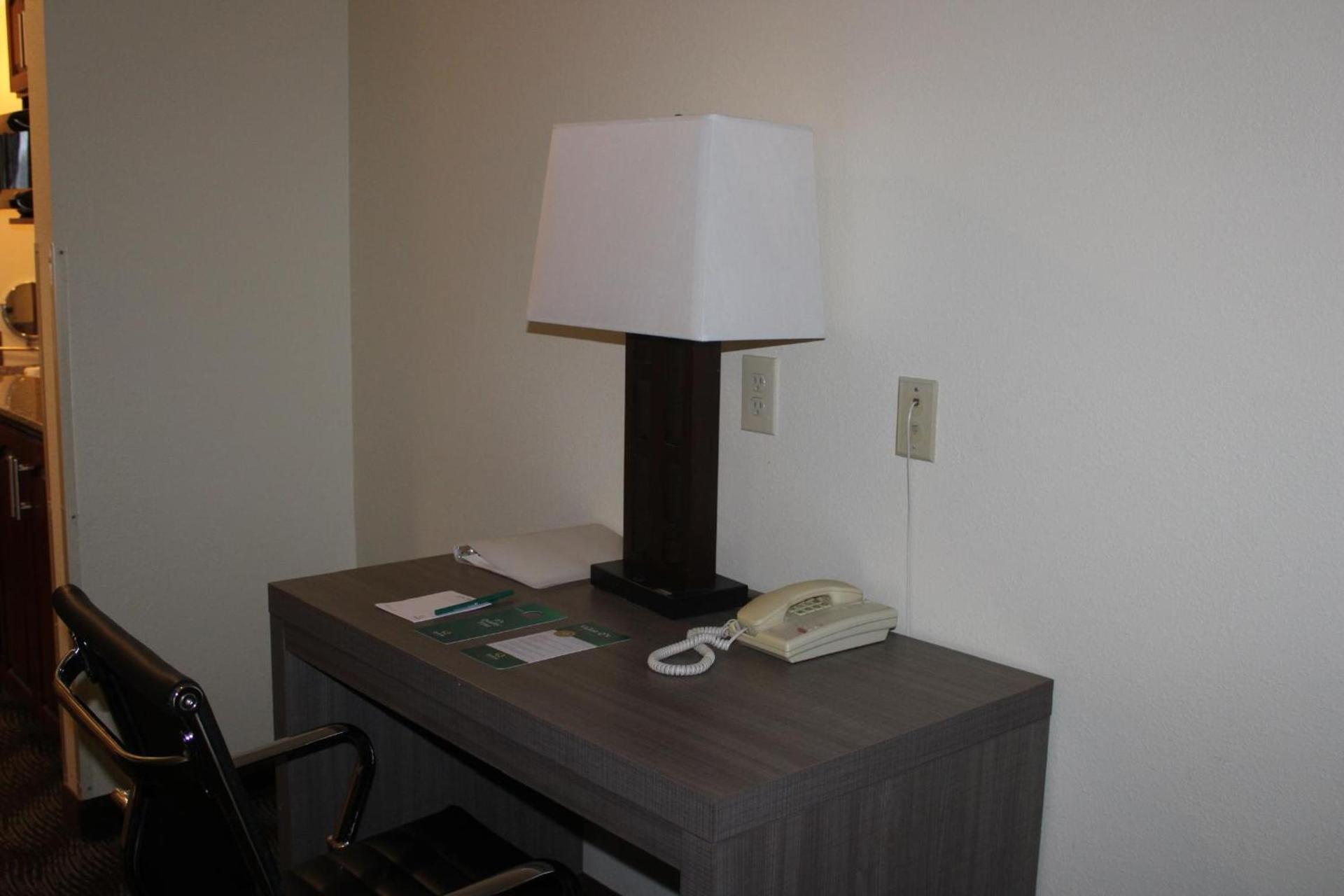 Quality Suites photo 71