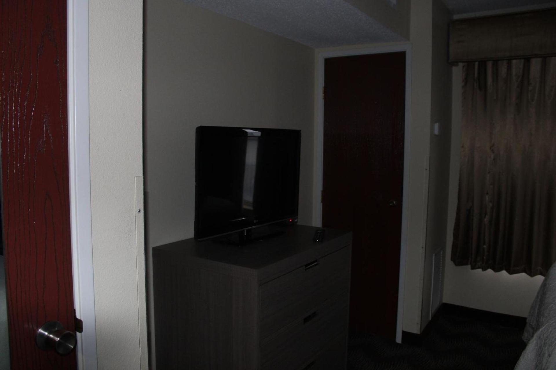 Quality Suites photo 55