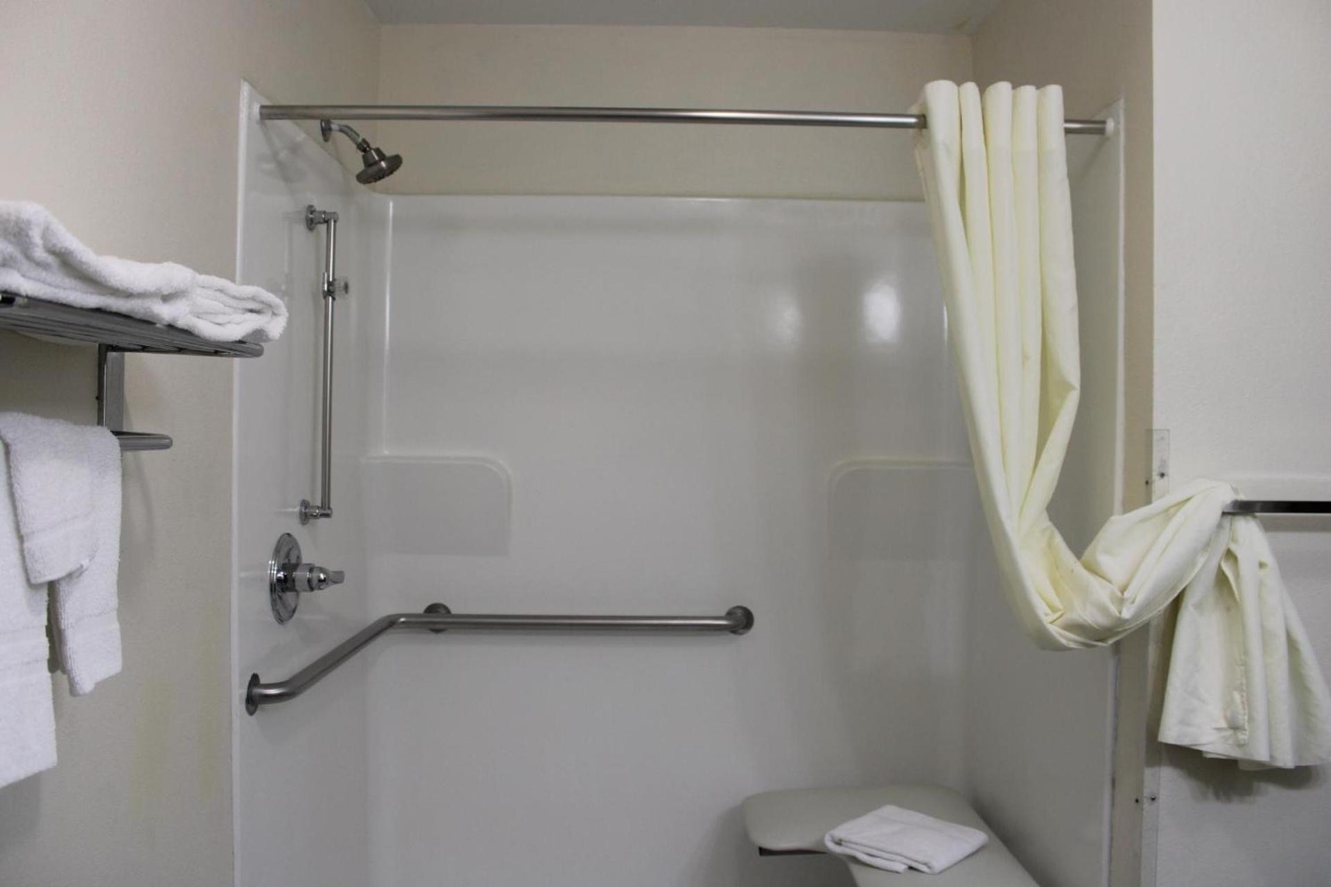 Quality Suites photo 45