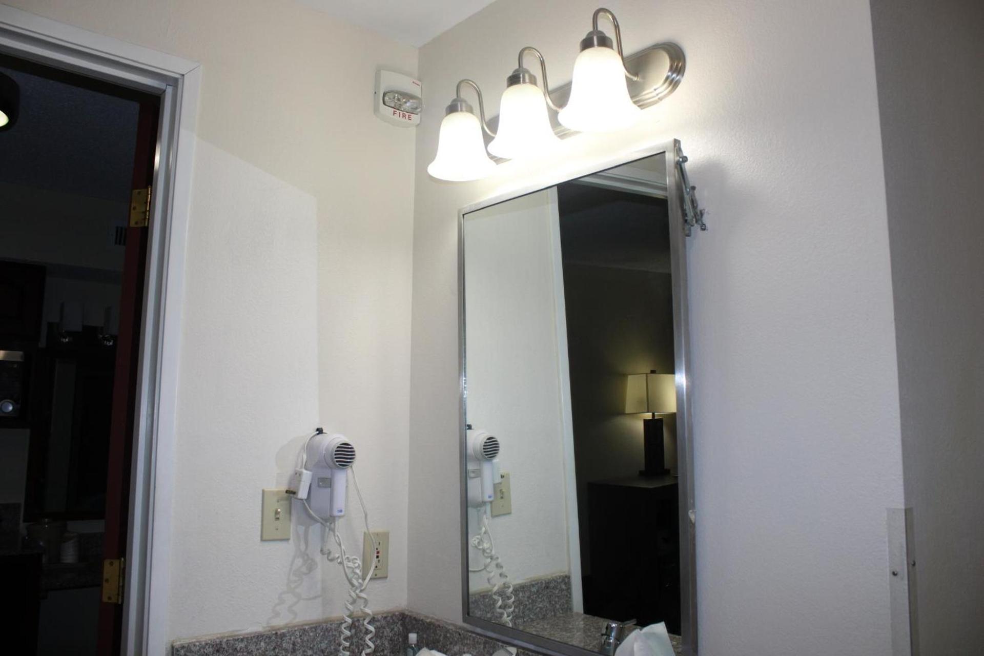 Quality Suites photo 46