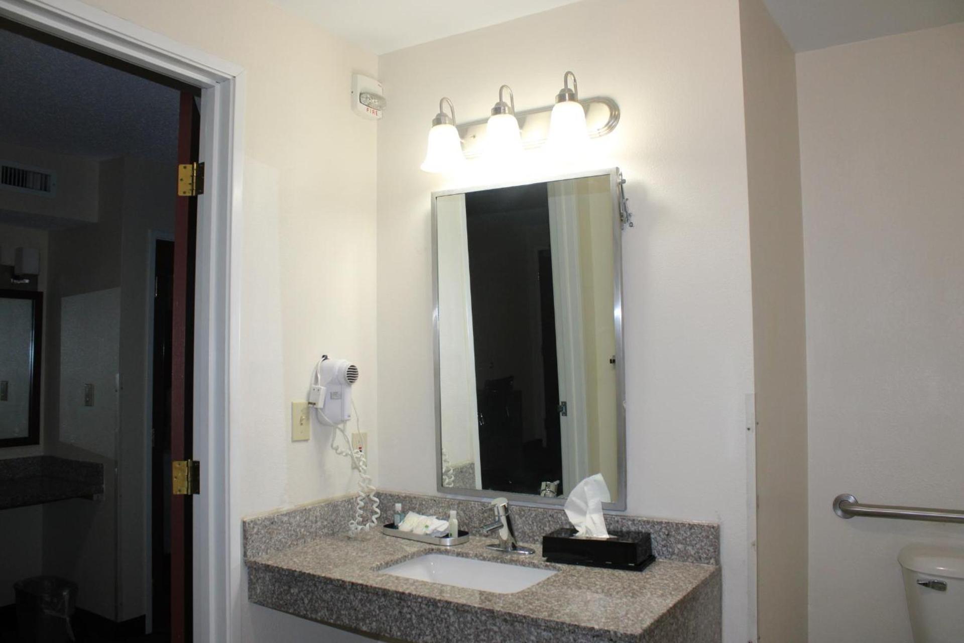 Quality Suites photo 57