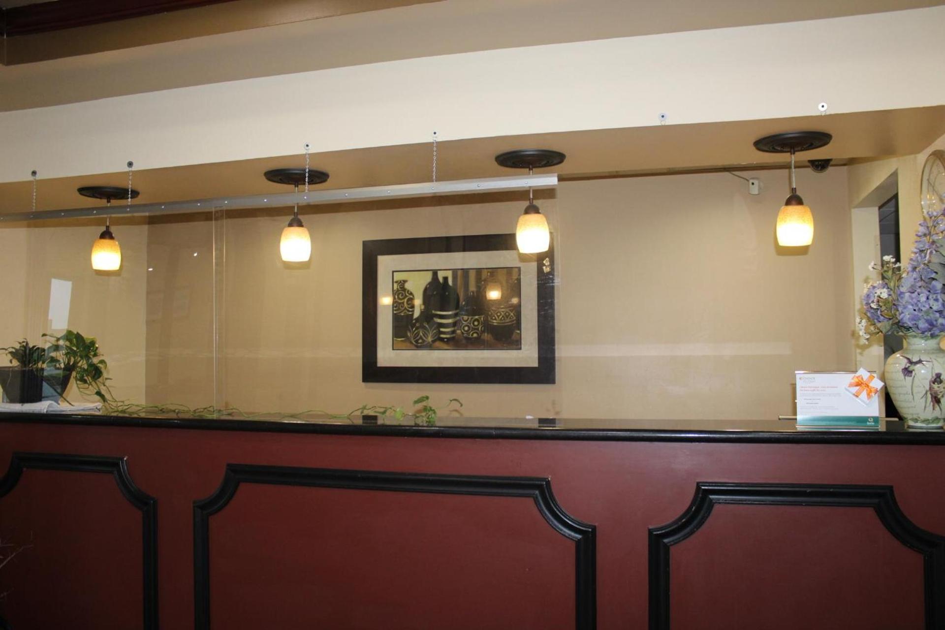 Quality Suites photo 58