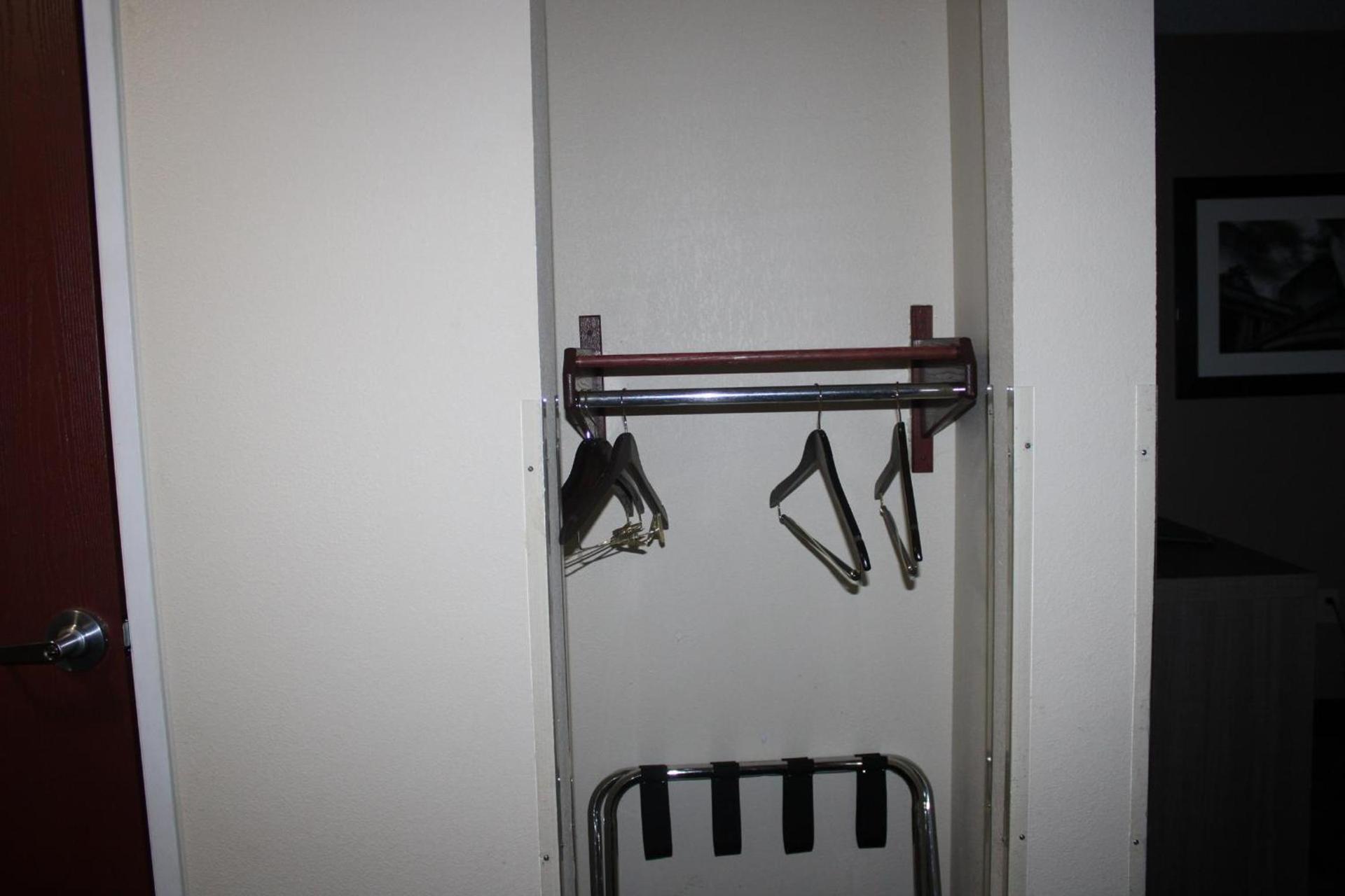 Quality Suites photo 52