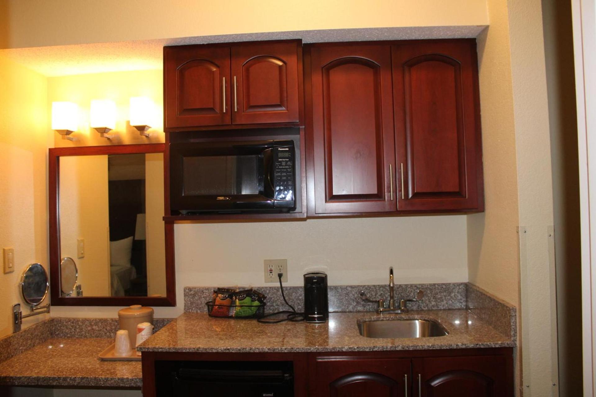 Quality Suites photo 64