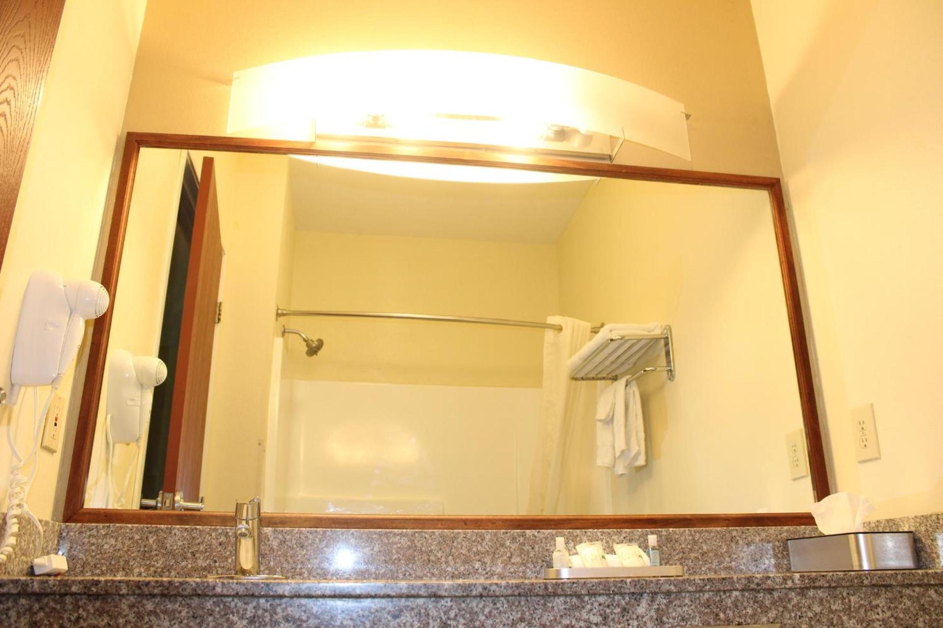 Quality Suites photo 69