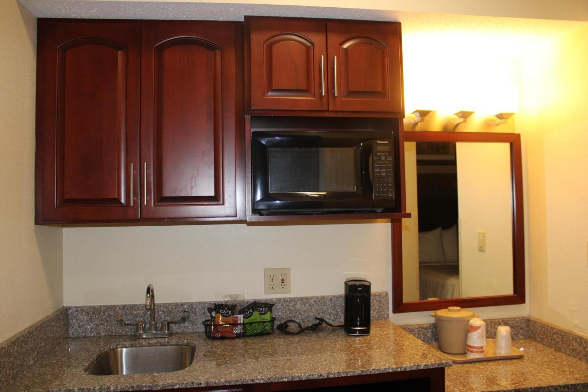 Quality Suites photo 77