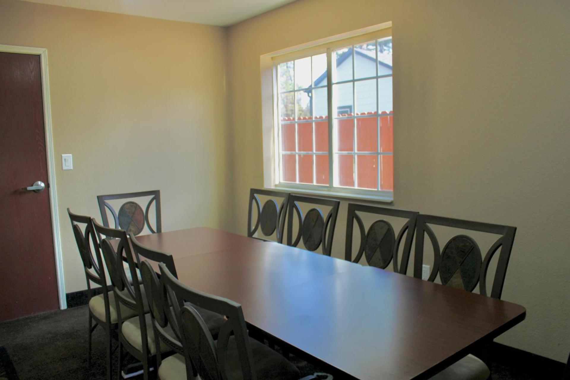 HomeTown Inn & Suites photo 28