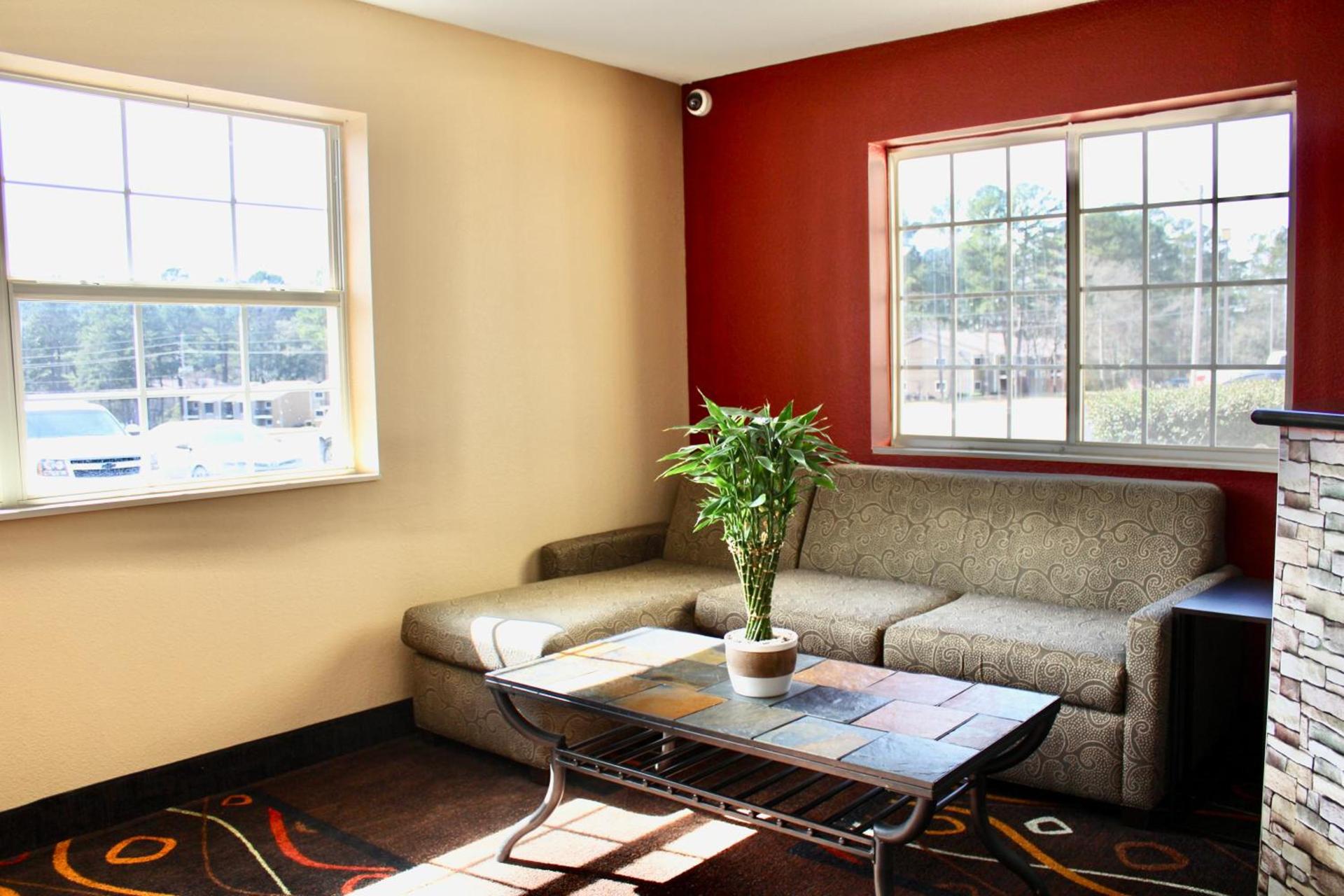 HomeTown Inn & Suites photo 25