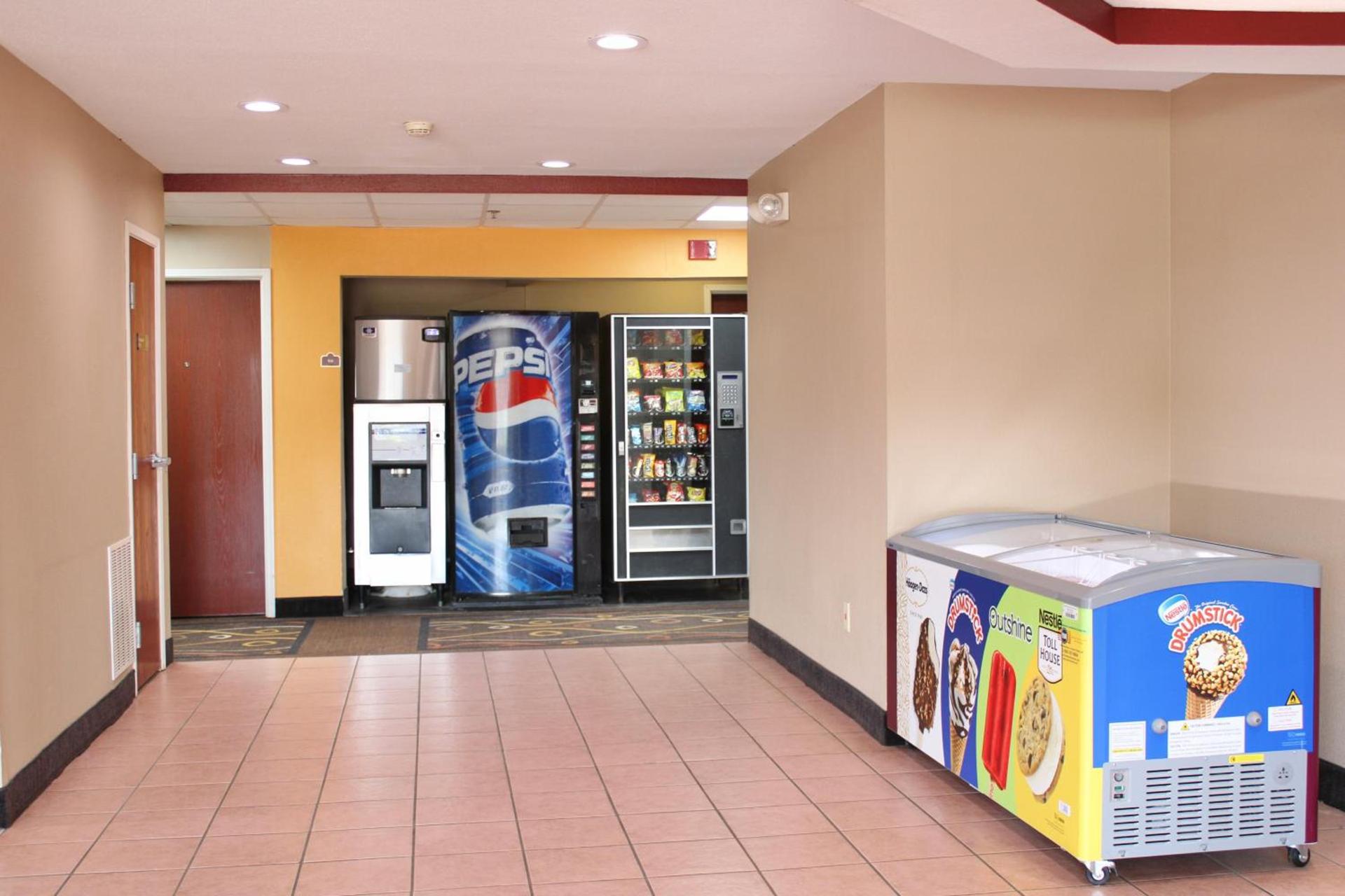 HomeTown Inn & Suites photo 26