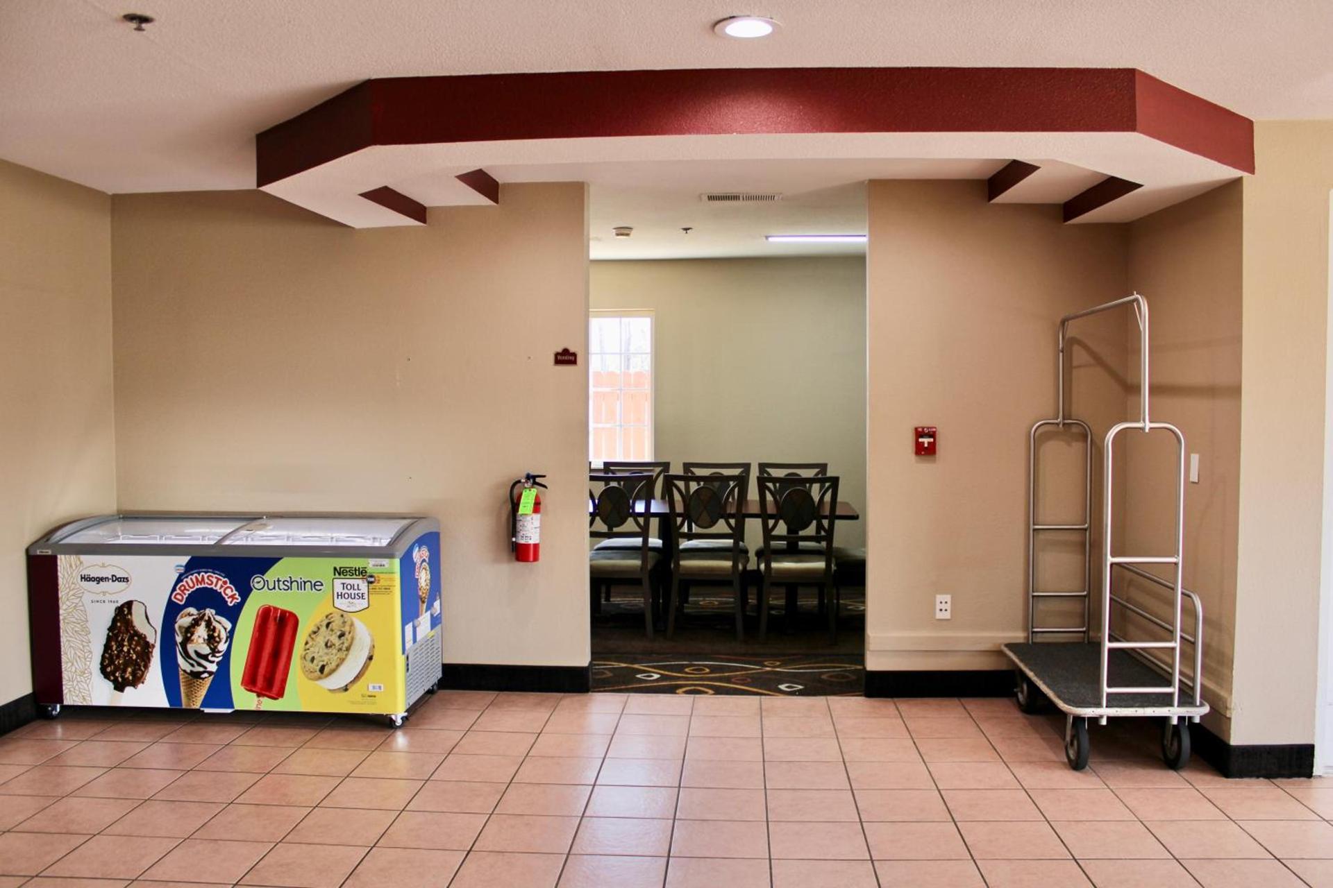 HomeTown Inn & Suites photo 22
