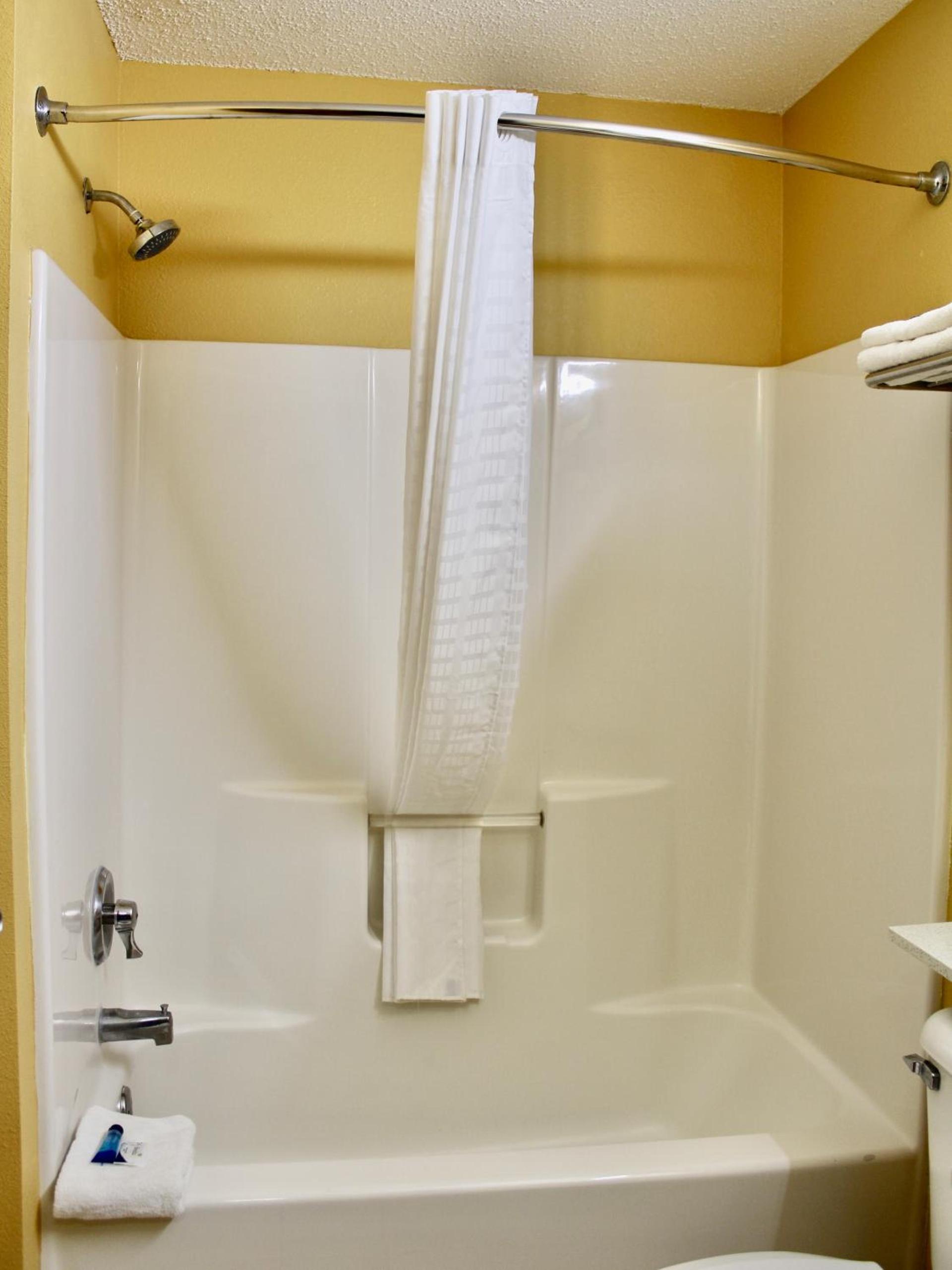 HomeTown Inn & Suites photo 18