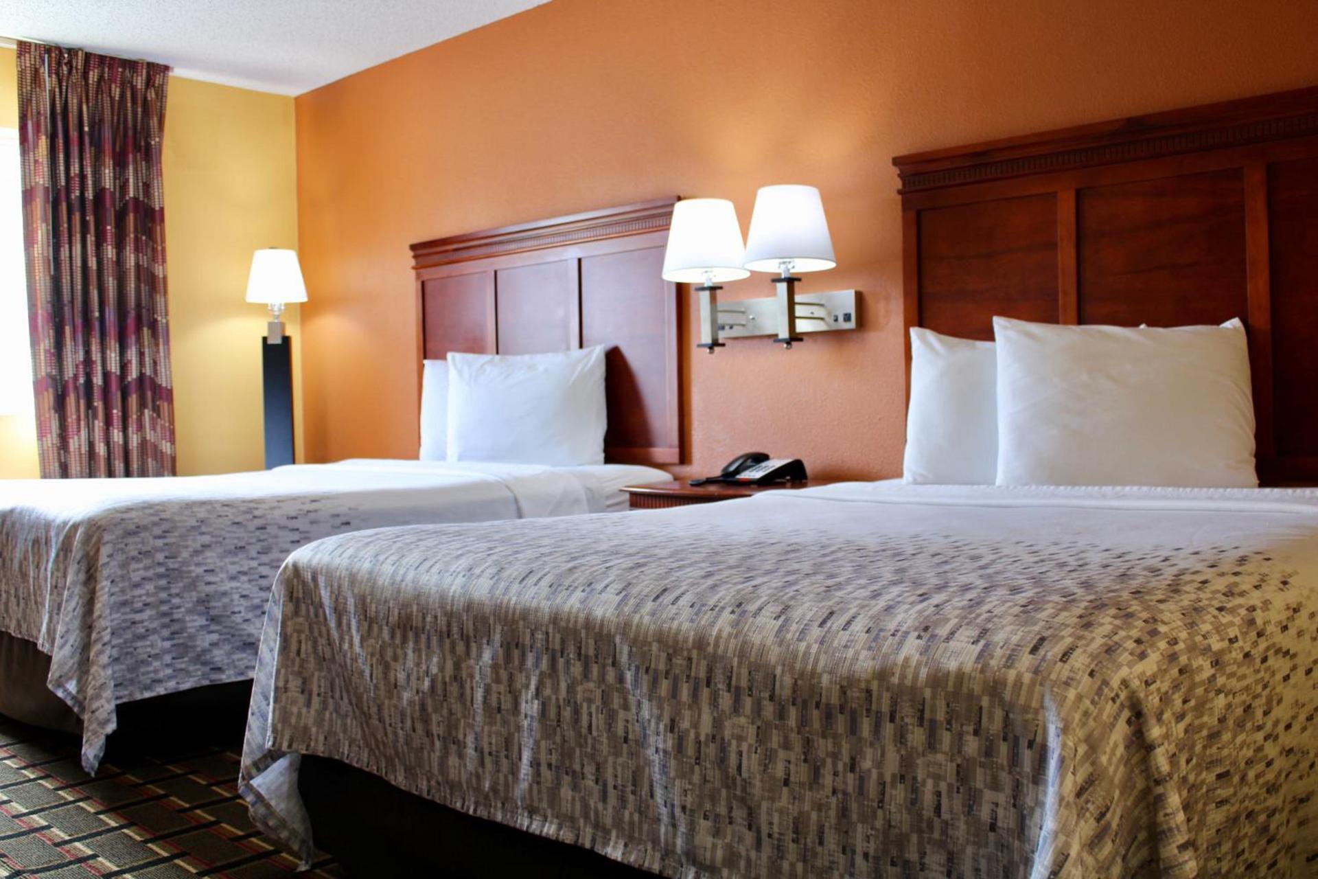 HomeTown Inn & Suites photo 3