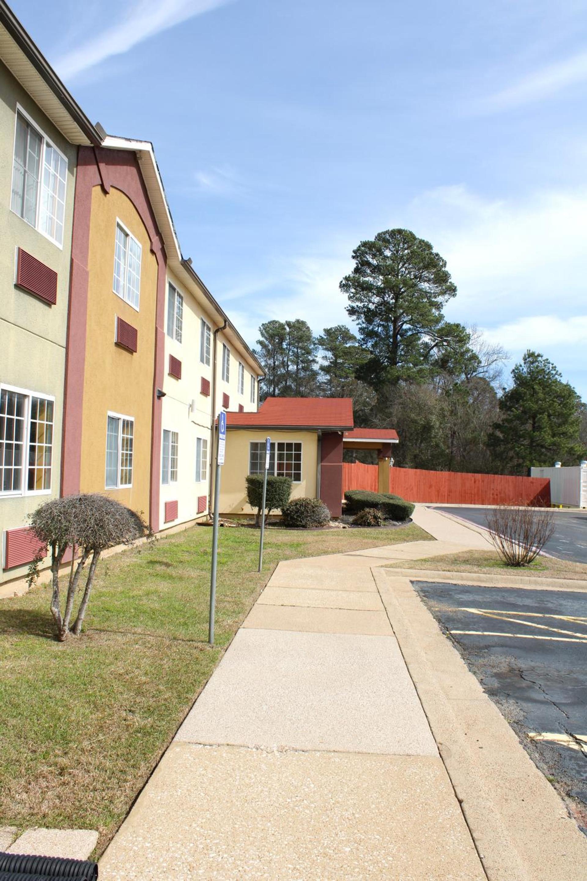 HomeTown Inn & Suites photo 34