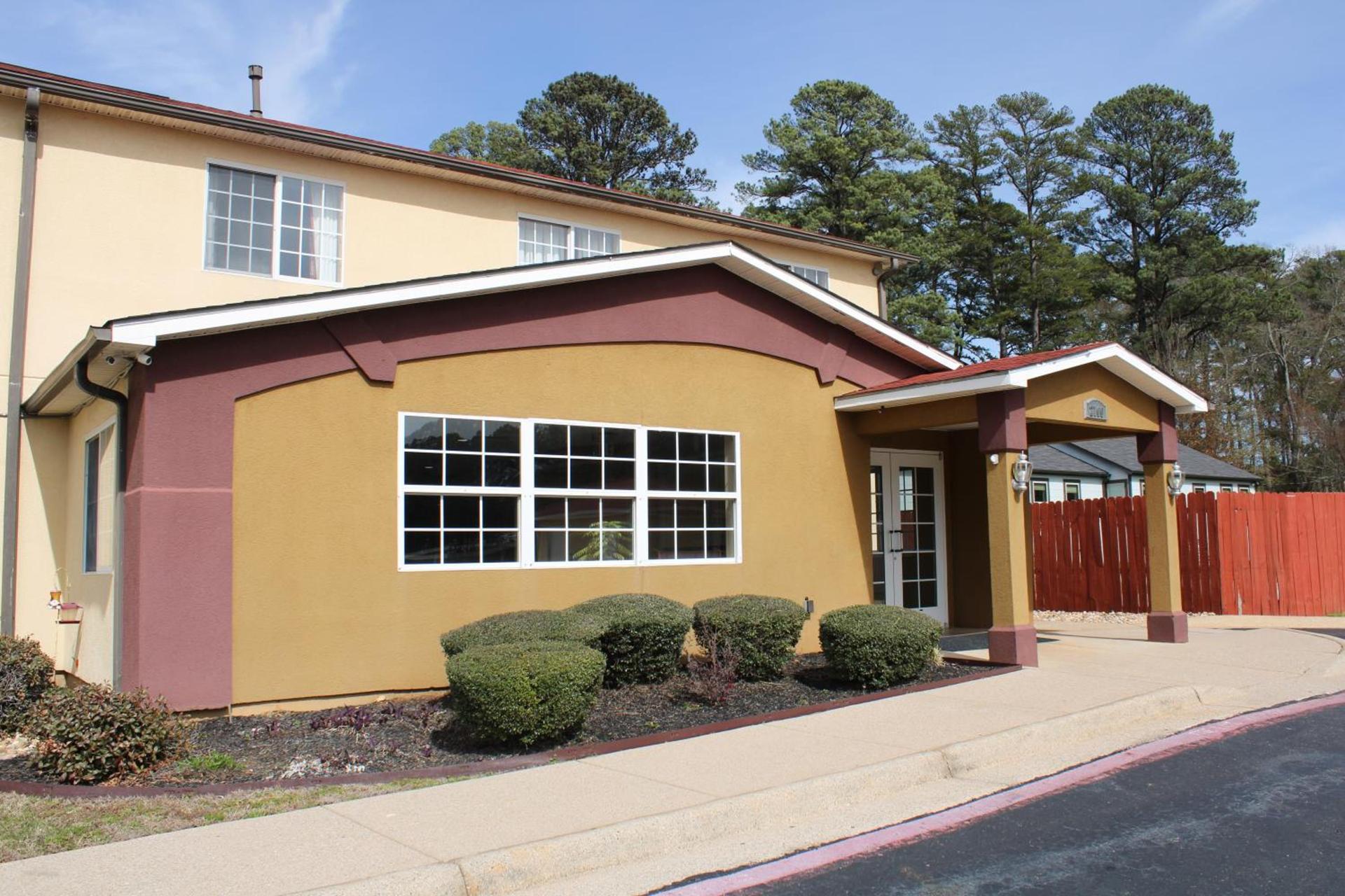 HomeTown Inn & Suites photo 37