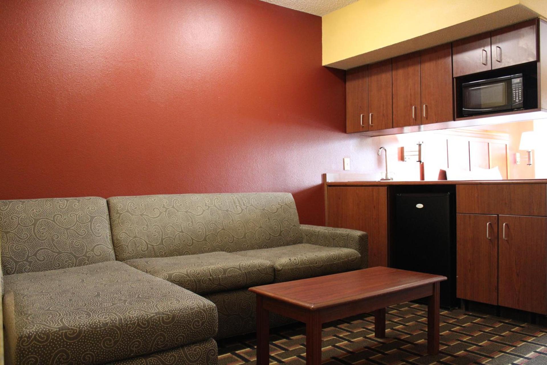 HomeTown Inn & Suites photo 16