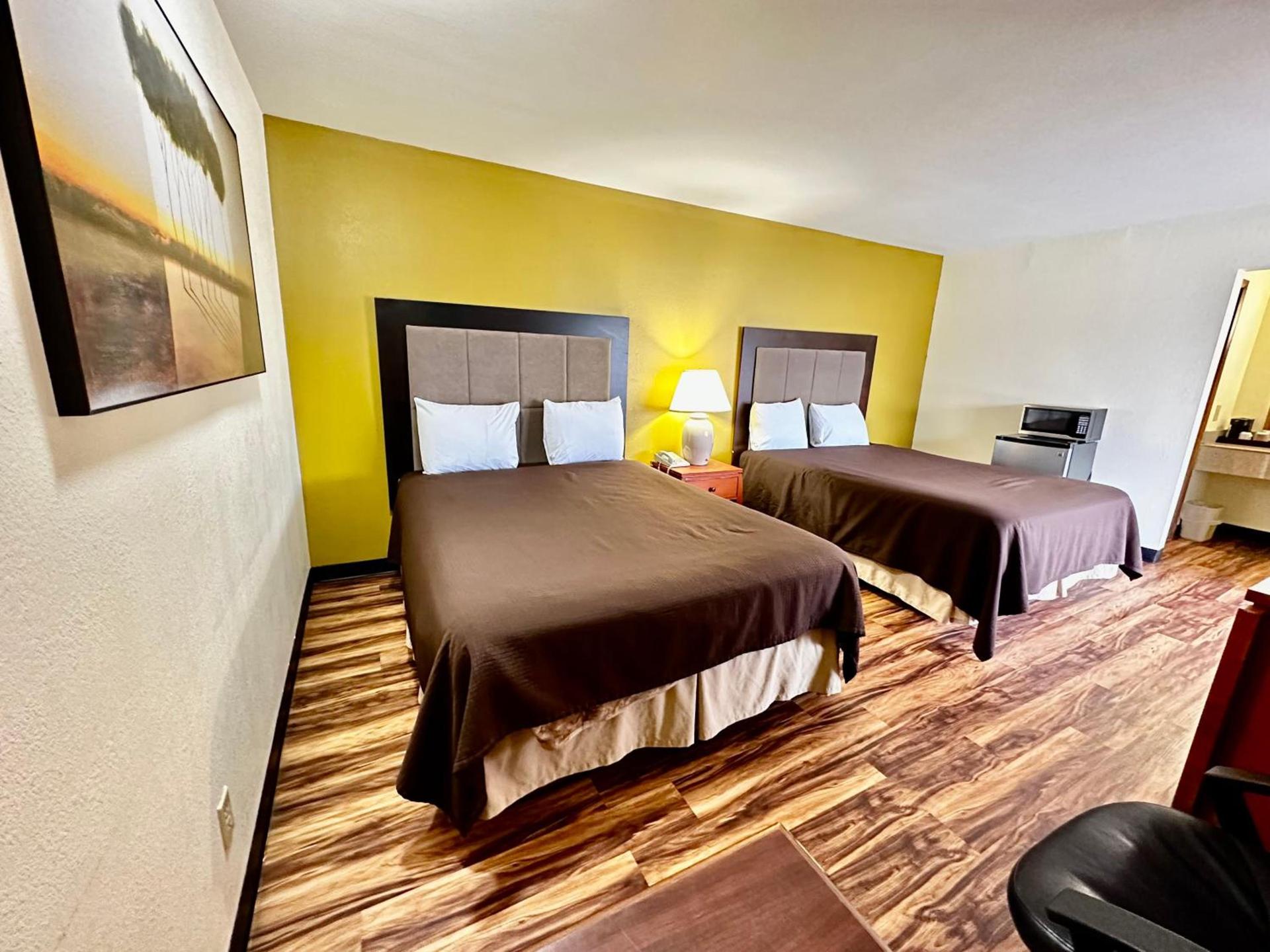 Regency Inn Iola photo 12