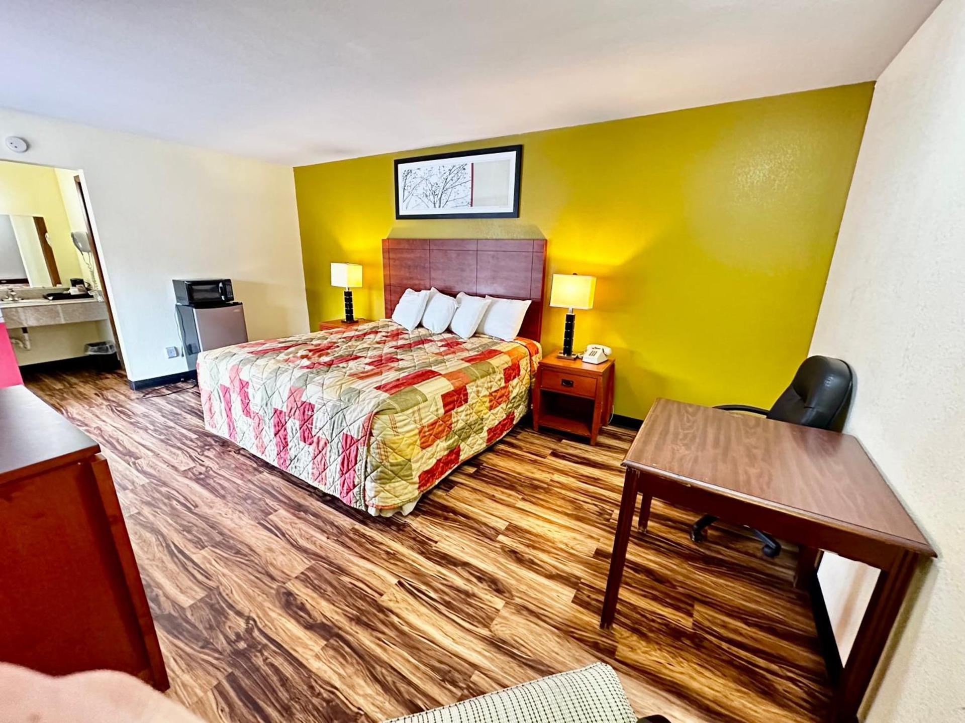 Regency Inn Iola photo 15
