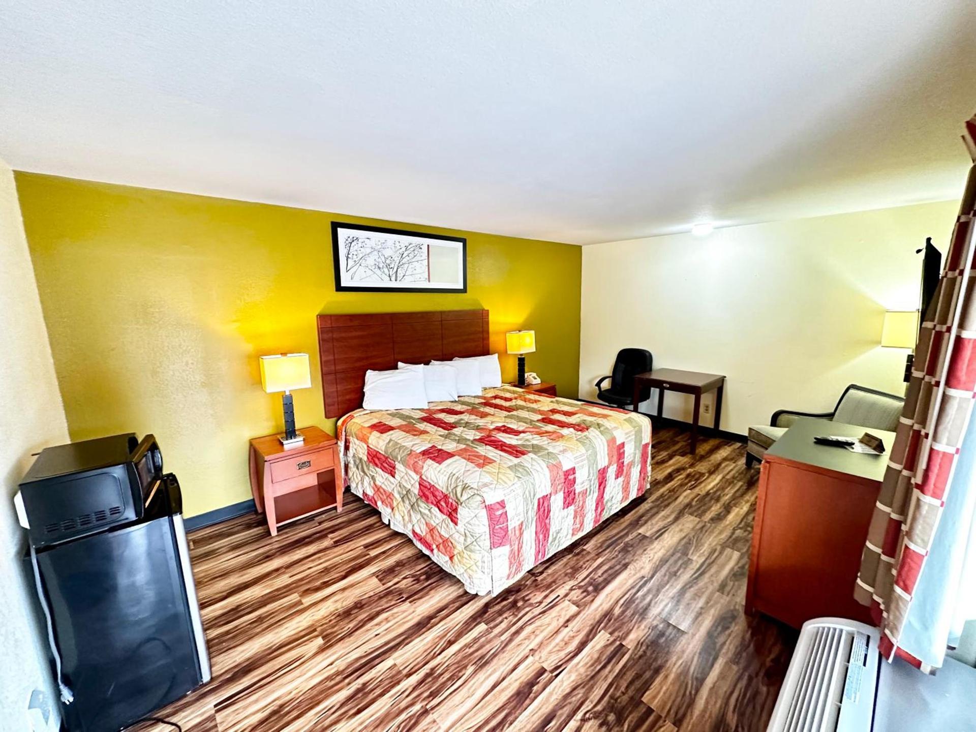 Regency Inn Iola photo 14