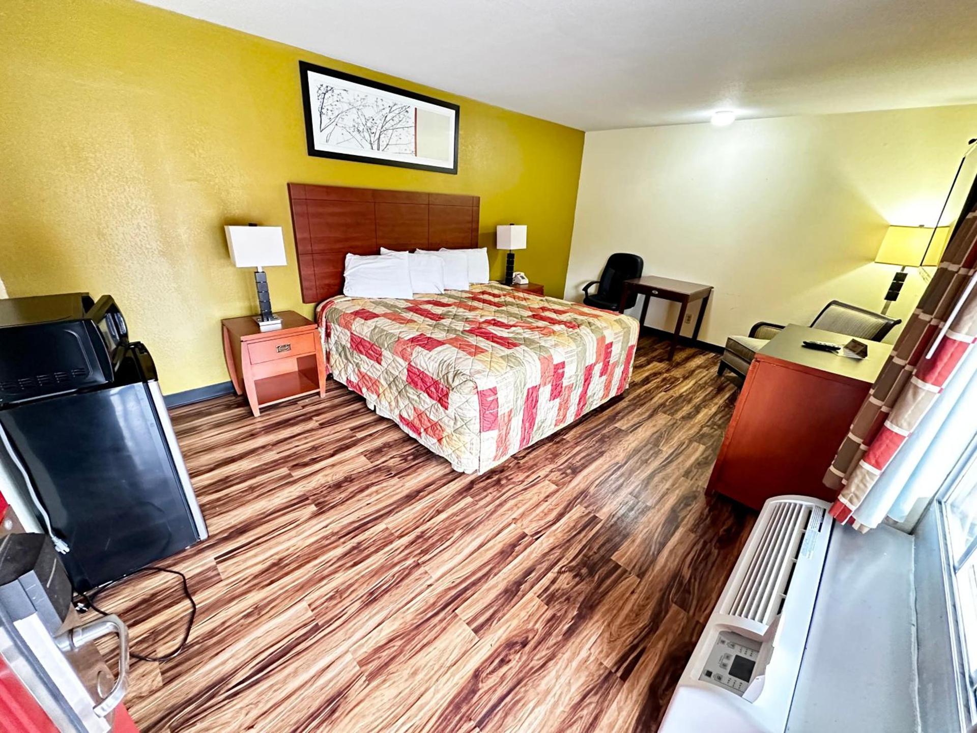 Regency Inn Iola photo 23