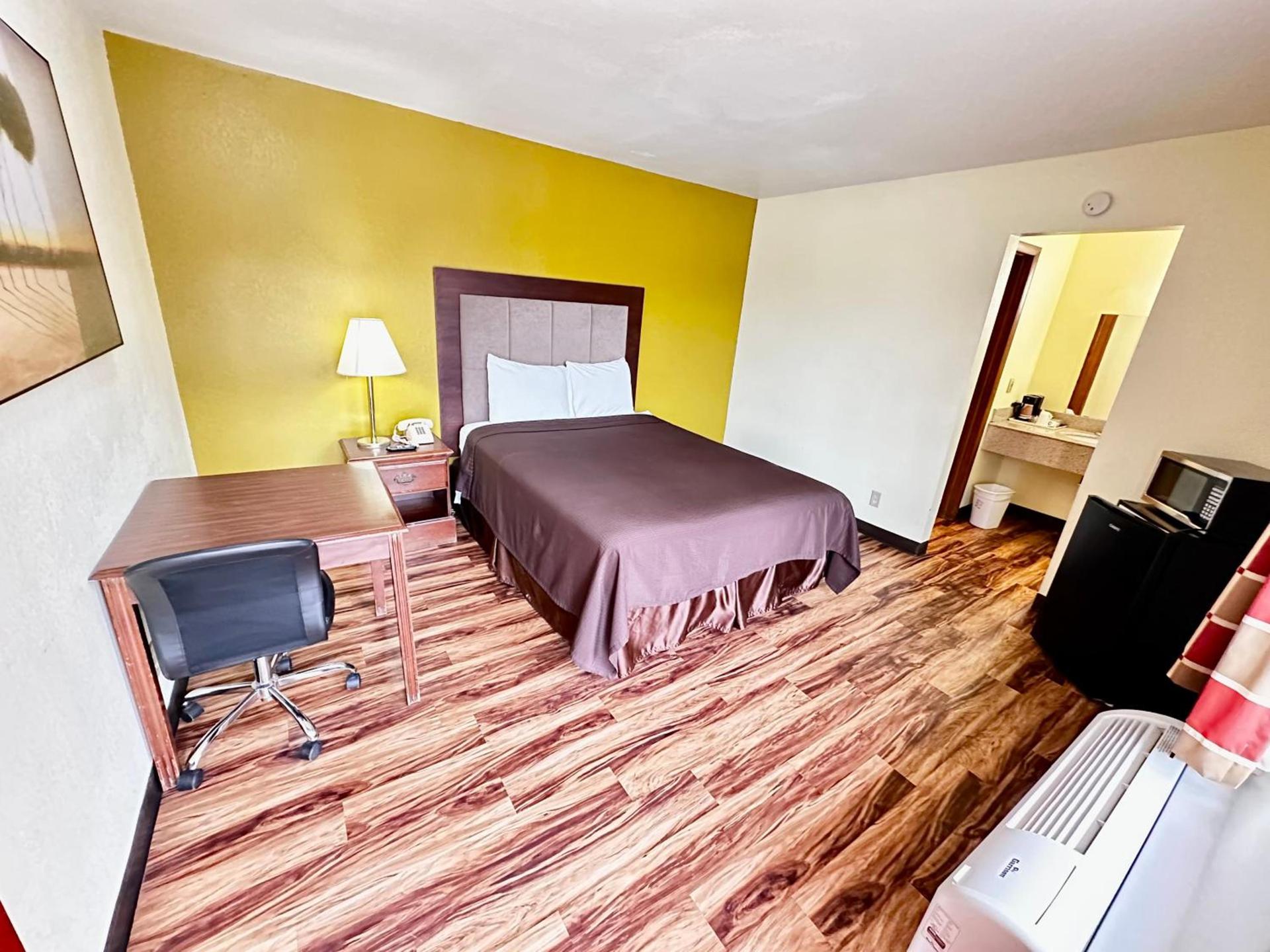 Regency Inn Iola photo 24