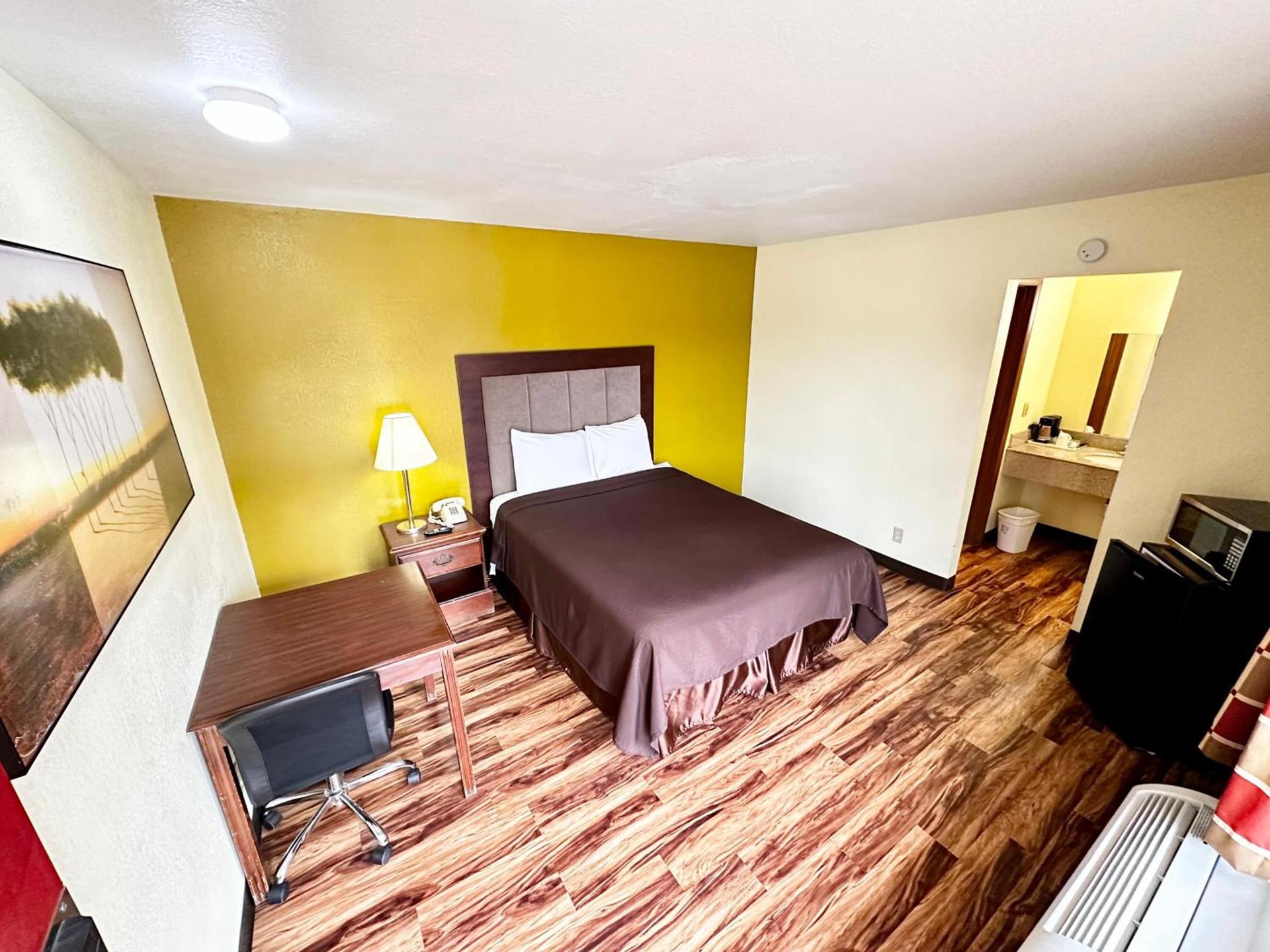 Regency Inn Iola photo 18