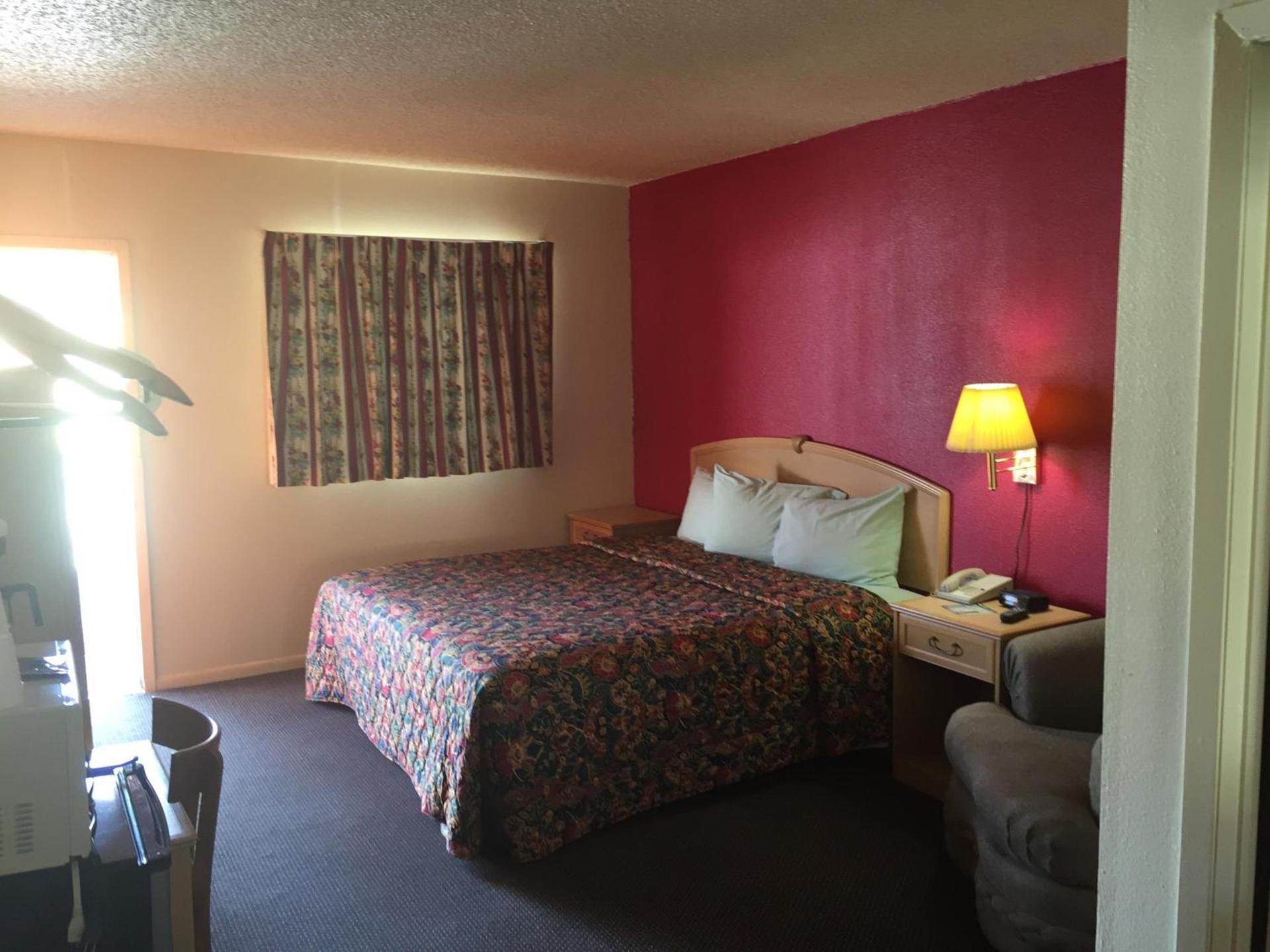 Avalon Motel photo 16
