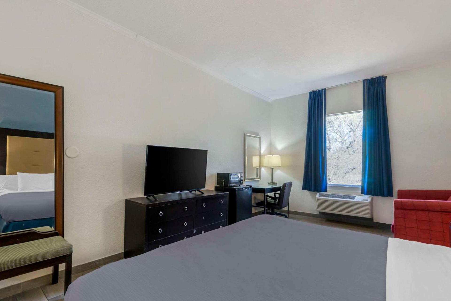 Rodeway Inn Wesley Chapel photo 10