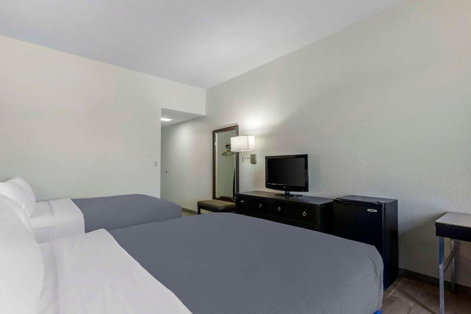 Rodeway Inn Wesley Chapel photo 16