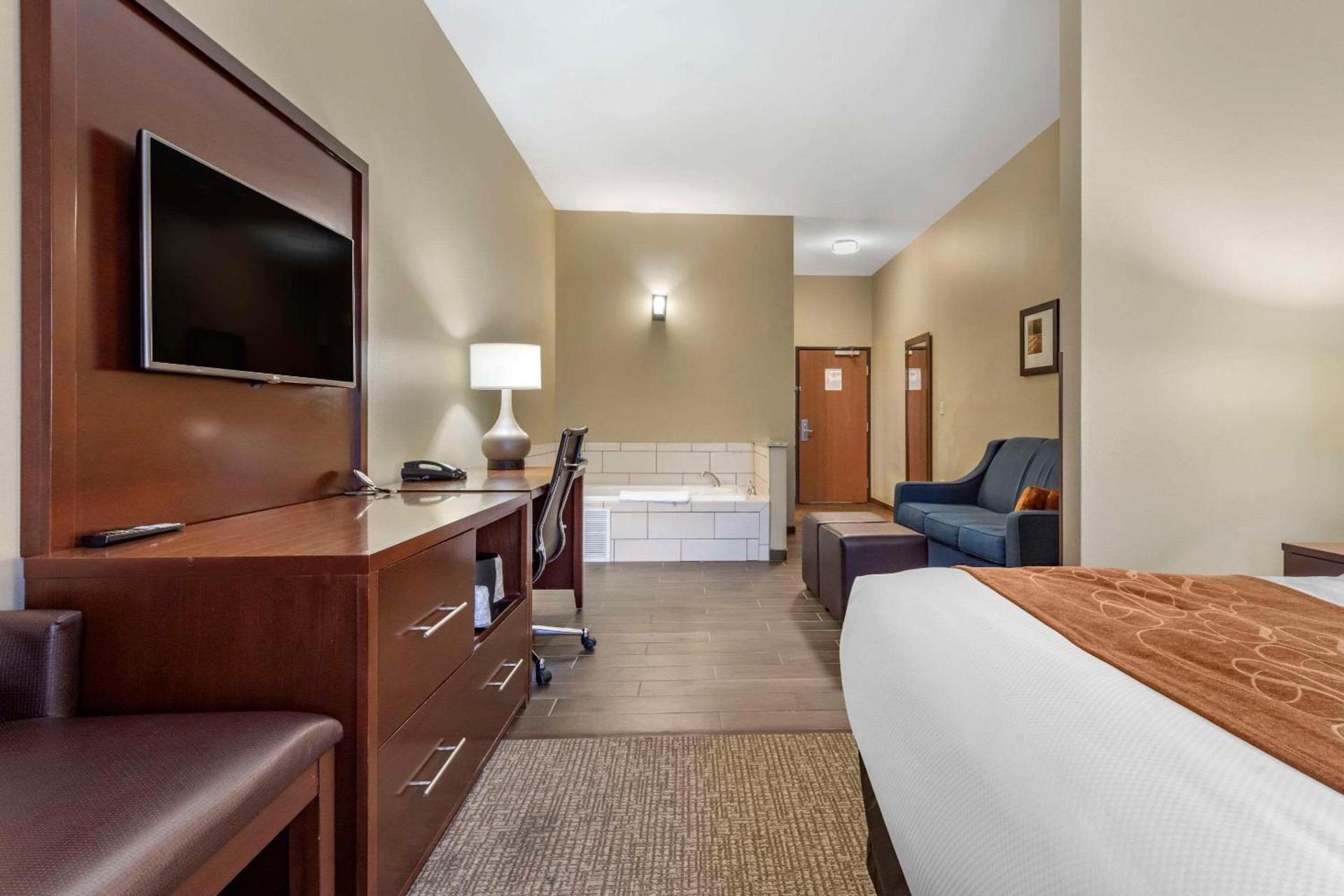 Comfort Suites Bridgeport - Clarksburg photo 12