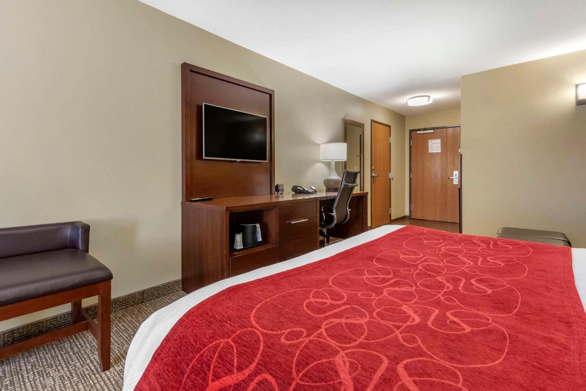 Comfort Suites Bridgeport - Clarksburg photo 19