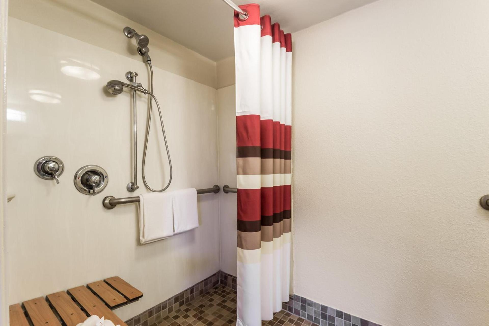 Red Roof Inn Milwaukee Airport Oak Creek photo 31