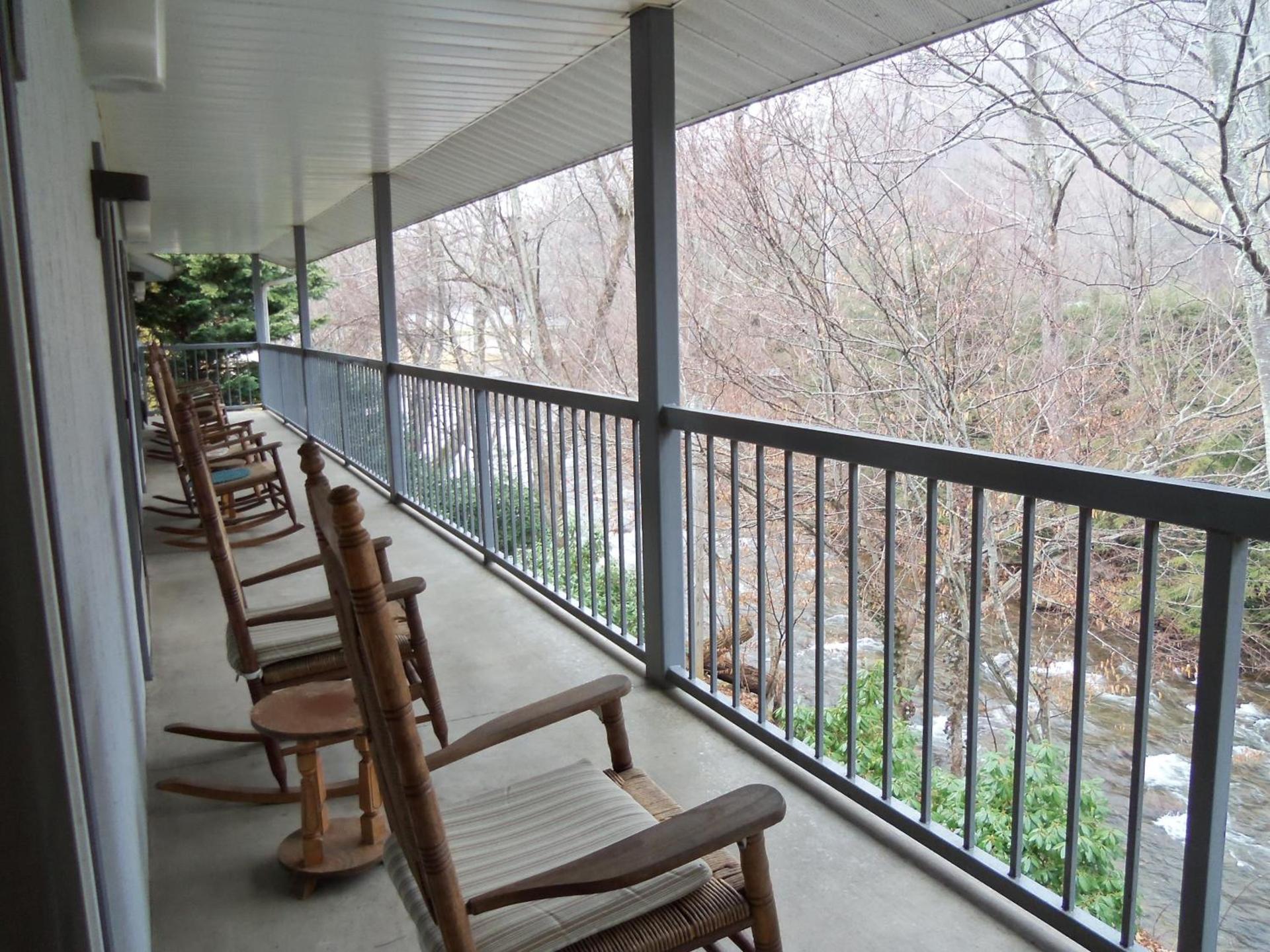 Four Seasons Inn photo 27