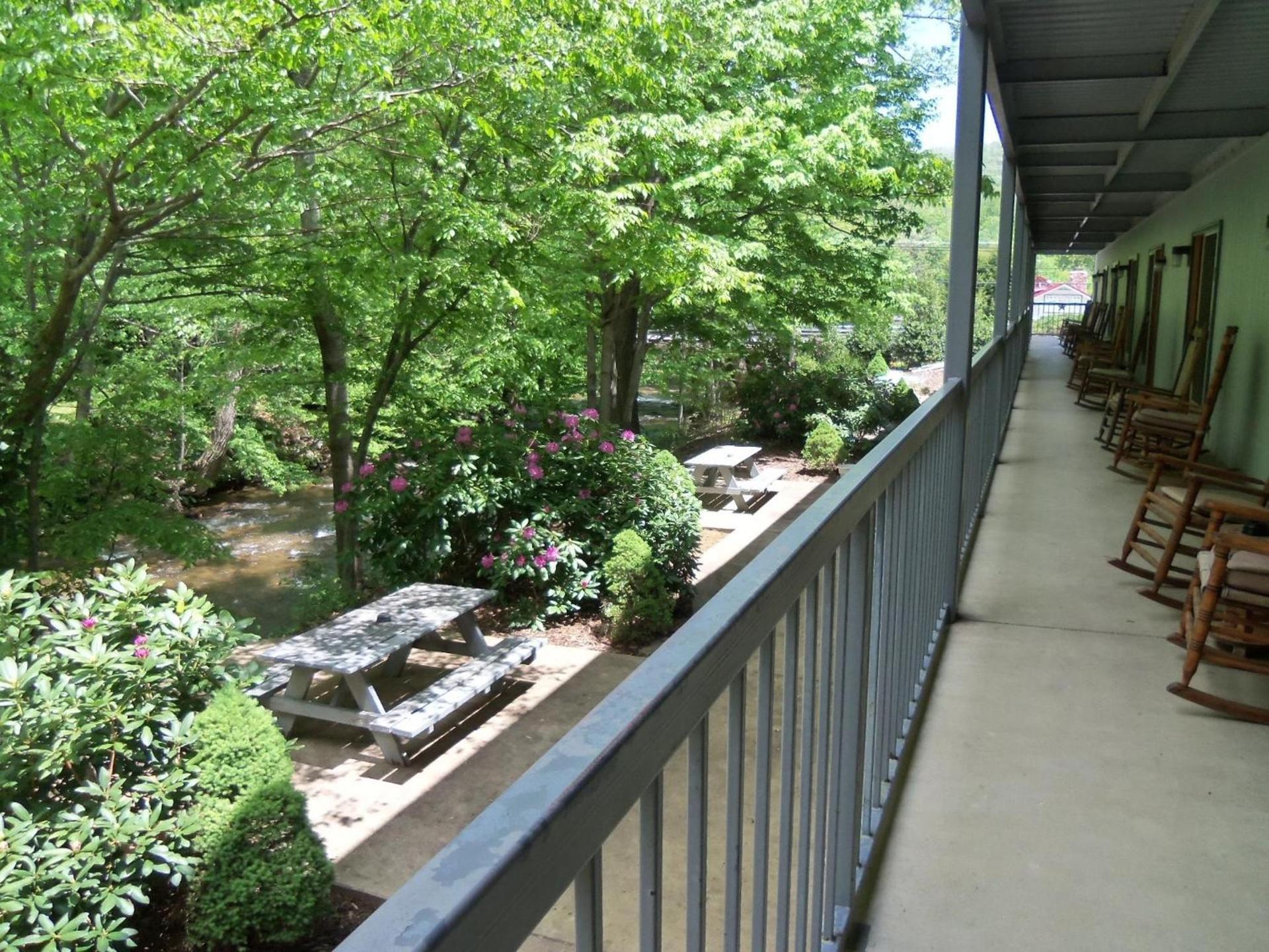Four Seasons Inn photo 4