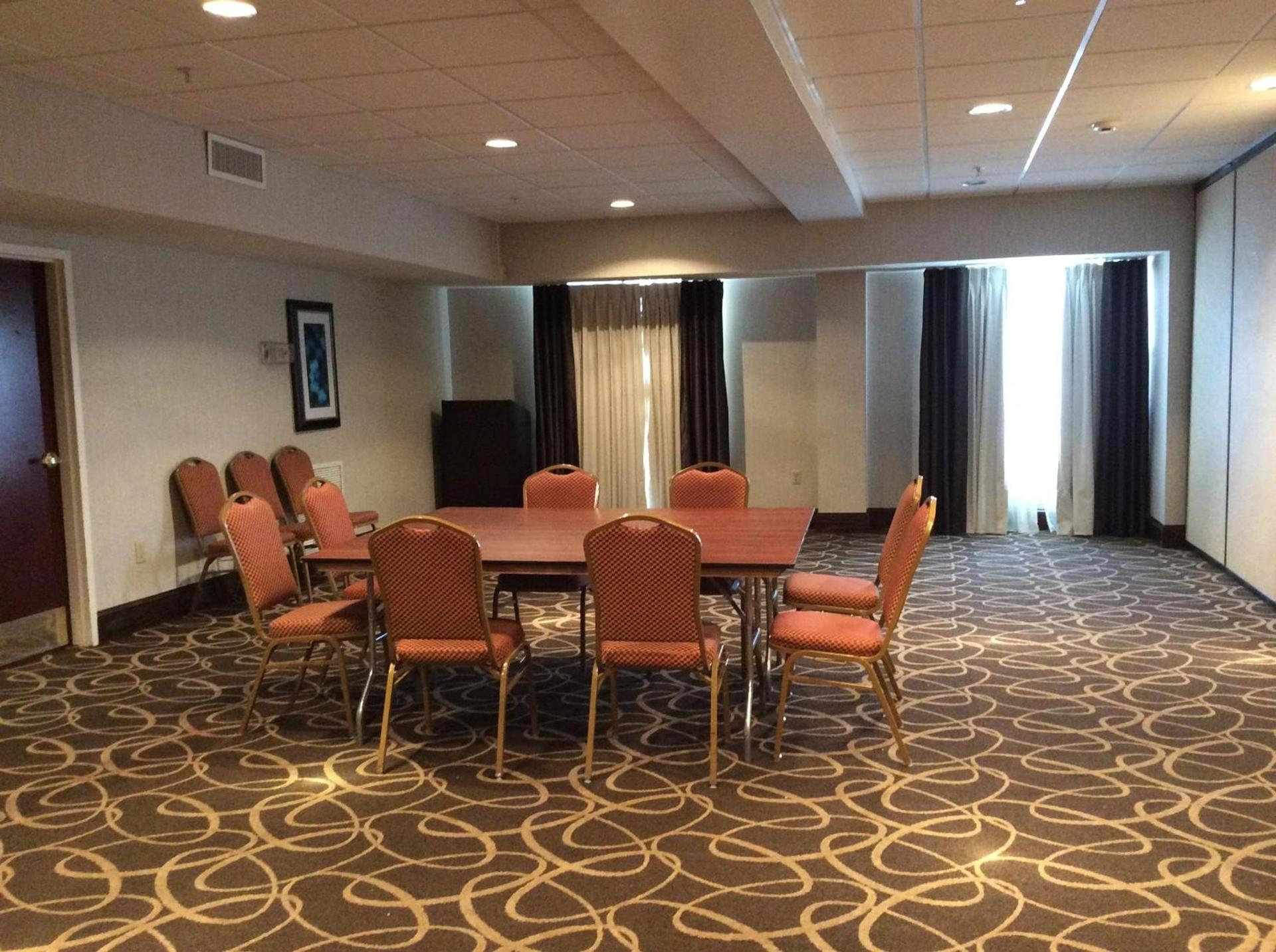 Wingate by Wyndham High Point Greensboro Airport South photo 8