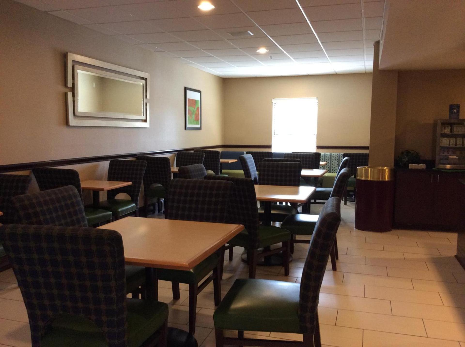 Wingate by Wyndham High Point Greensboro Airport South photo 14